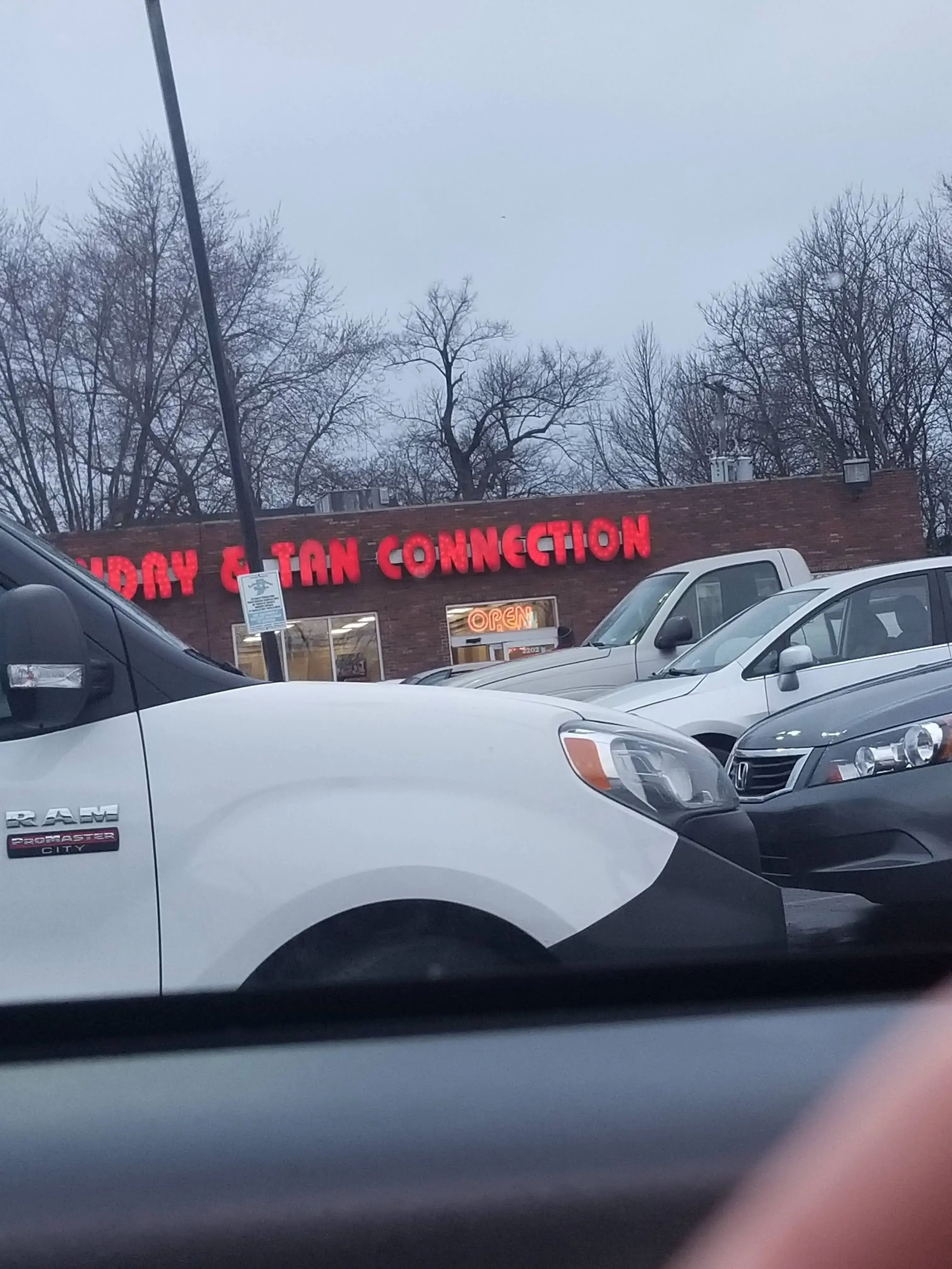 Laundry & Tan Connection - Image 20