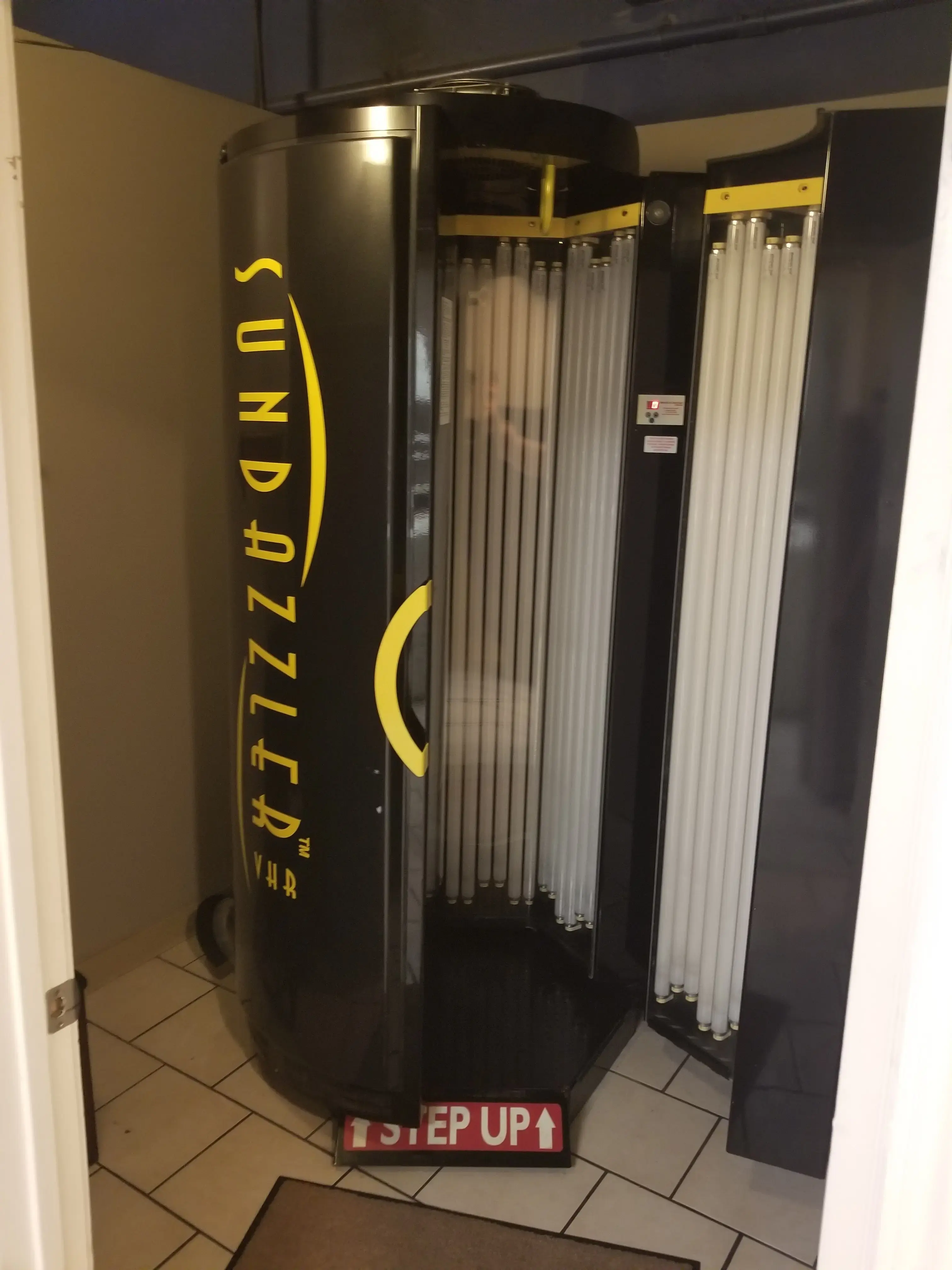 Laundry & Tan Connection - Image 18