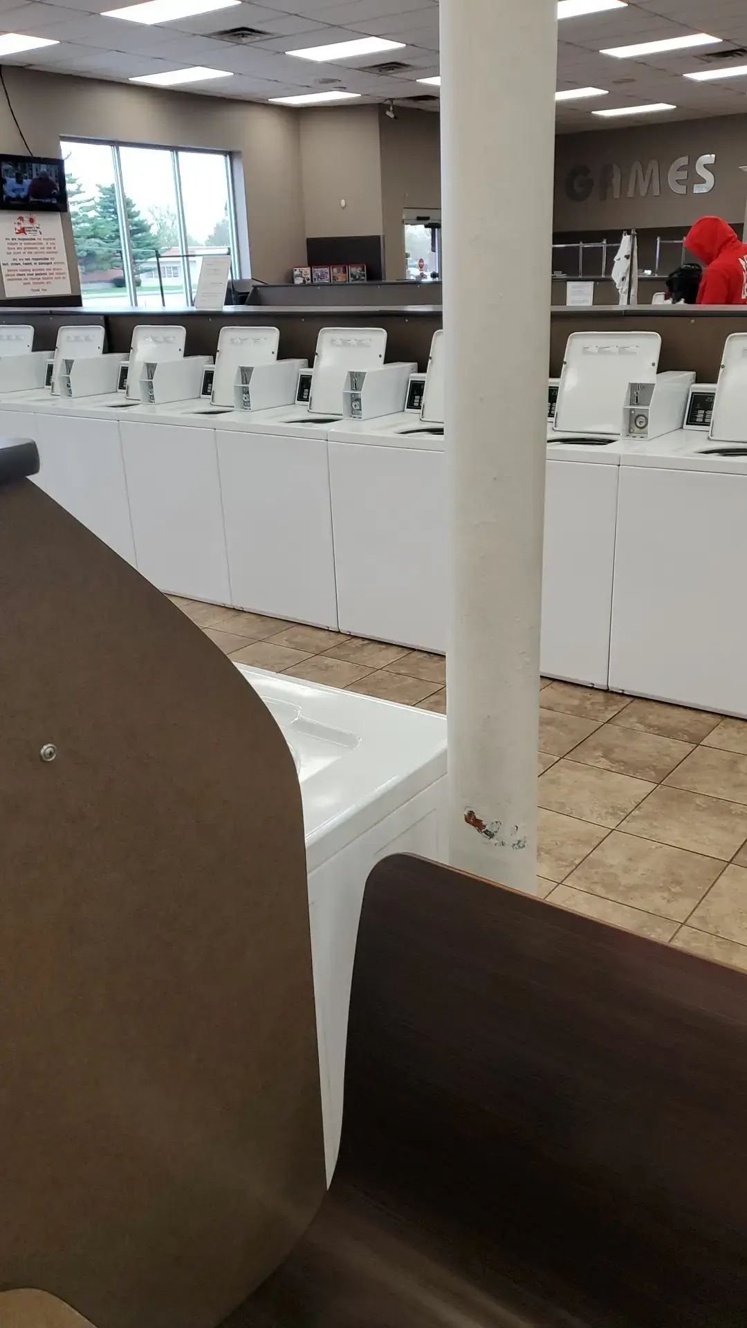 Laundry & Tan Connection - Image 15