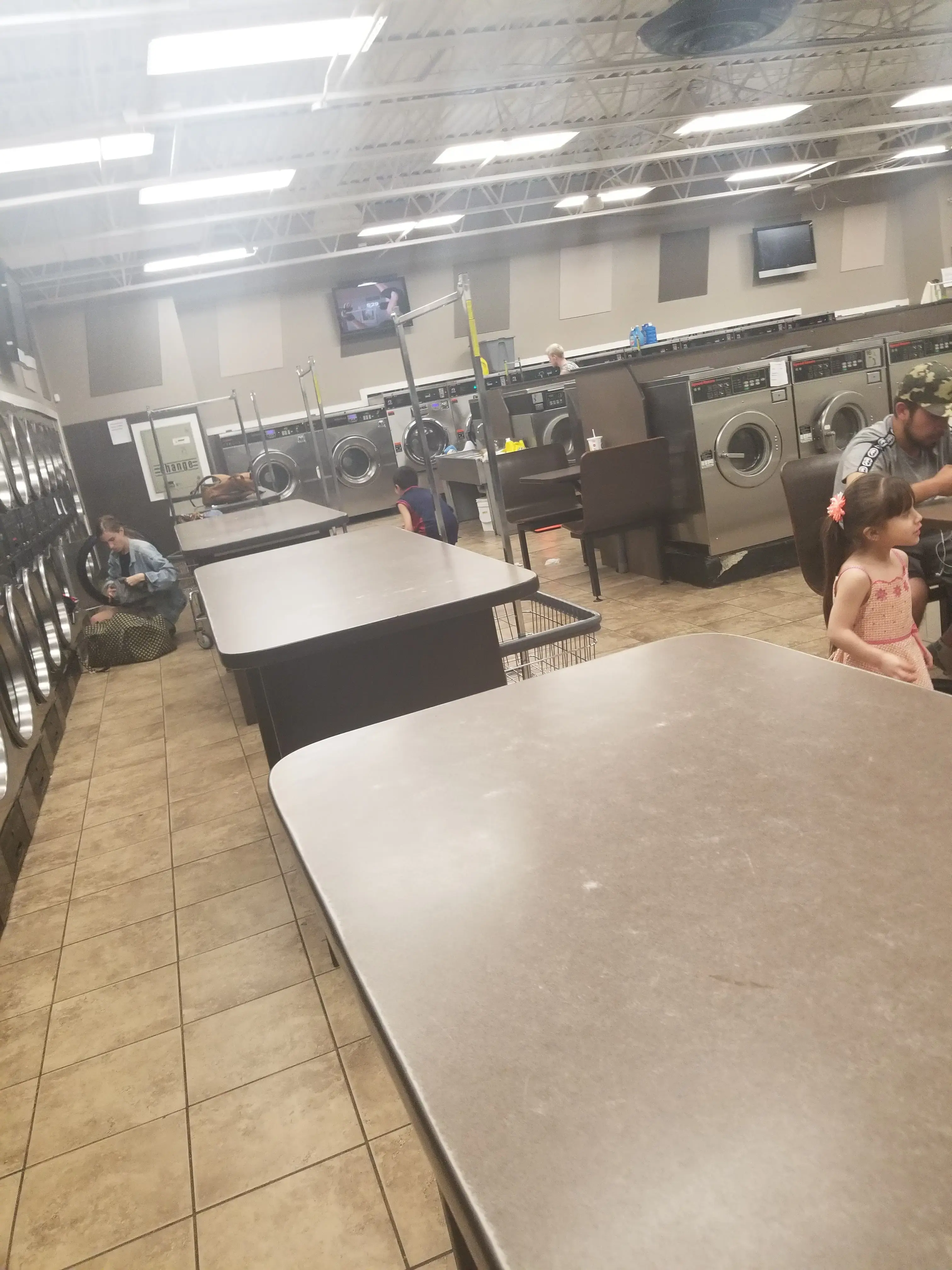 Laundry & Tan Connection - Image 4