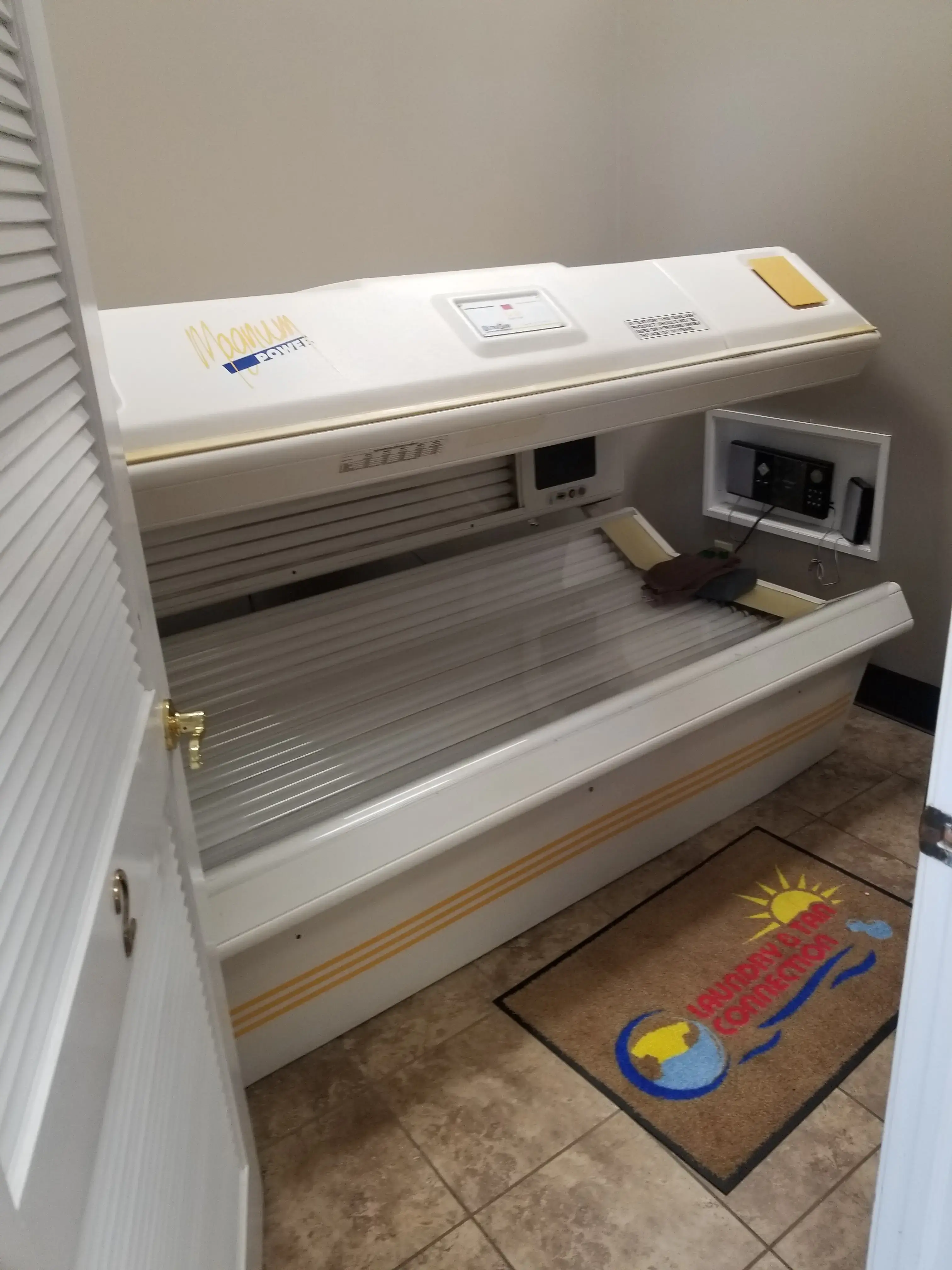 Laundry & Tan Connection - Image 17