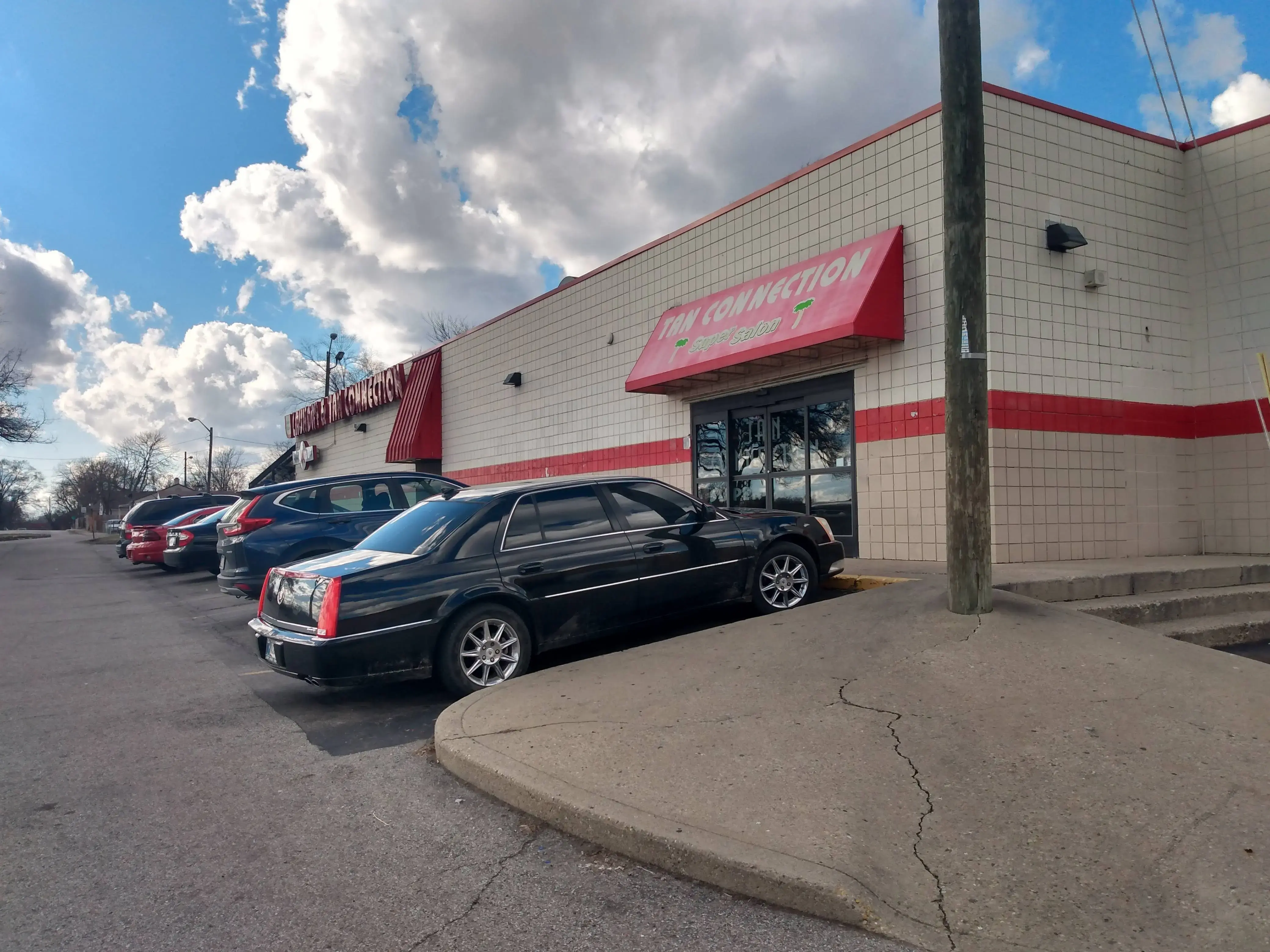 Laundry & Tan Connection - Image 2