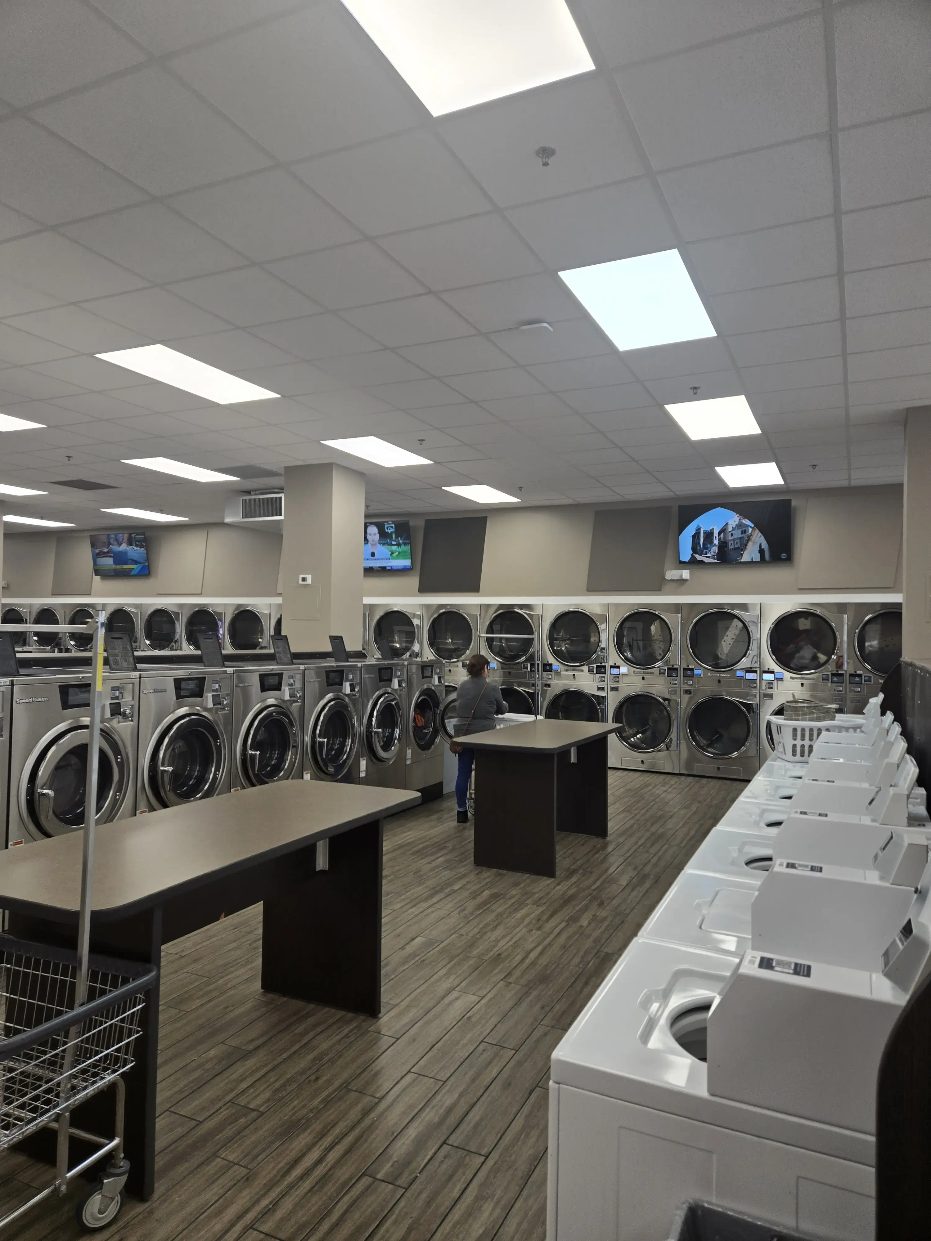 Laundry & Tan Connection thumbnail 10