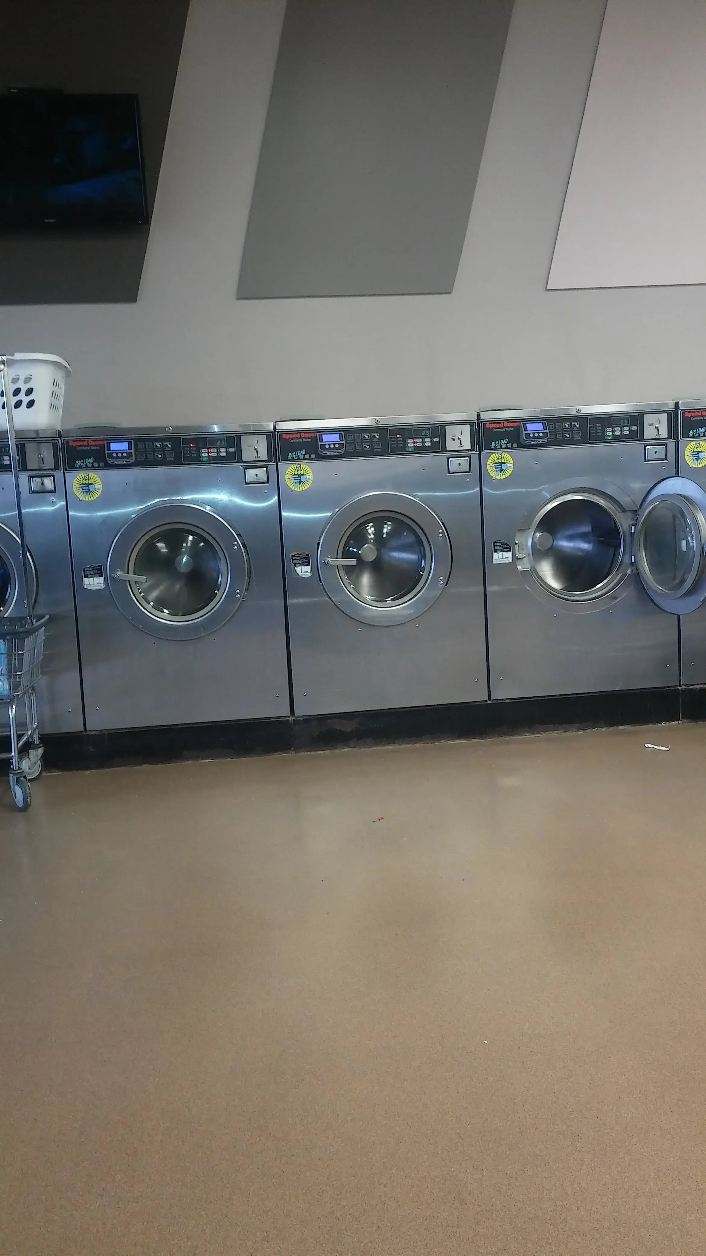 Laundry & Tan Connection - Image 9