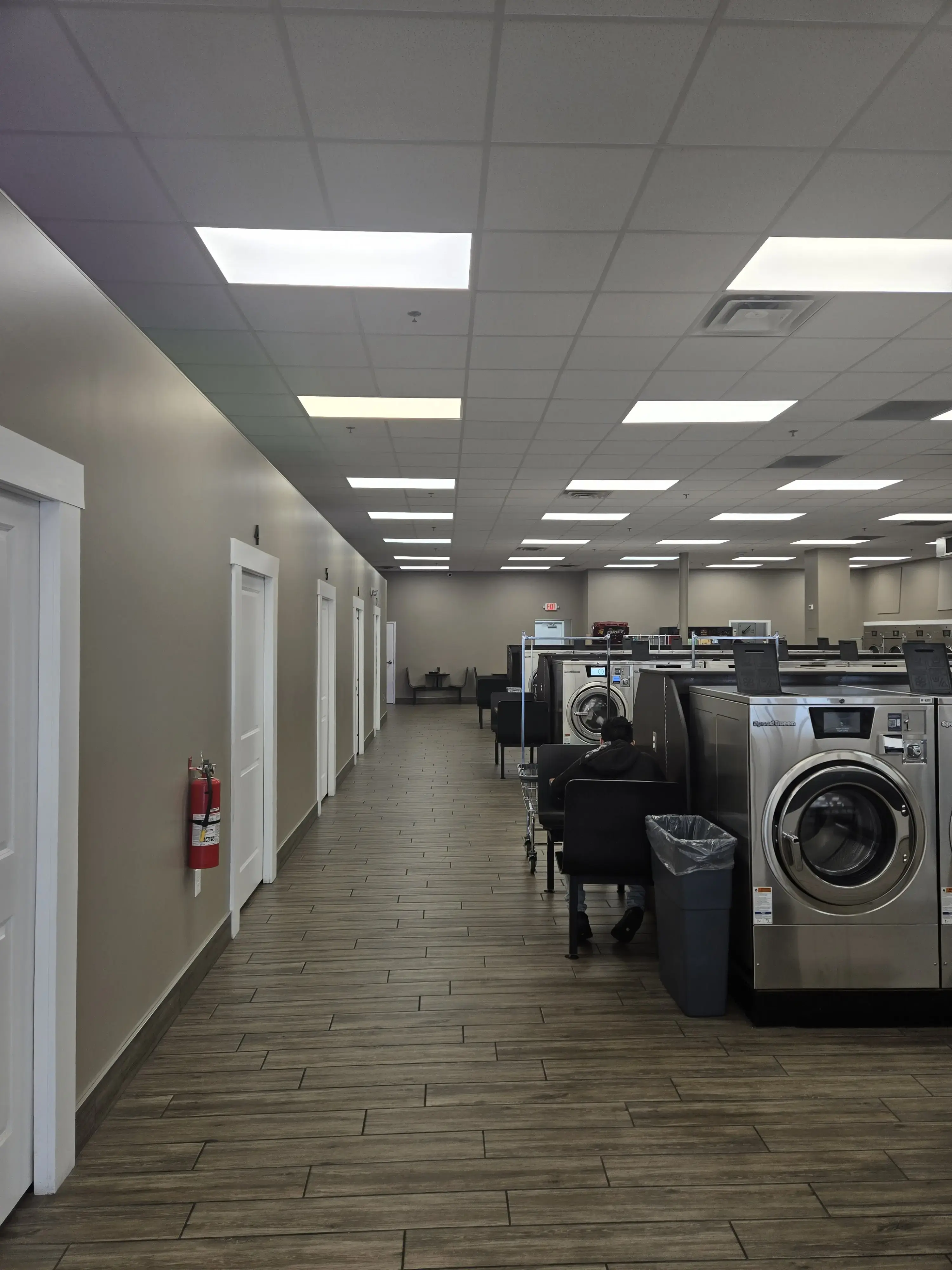 Laundry & Tan Connection - Image 11