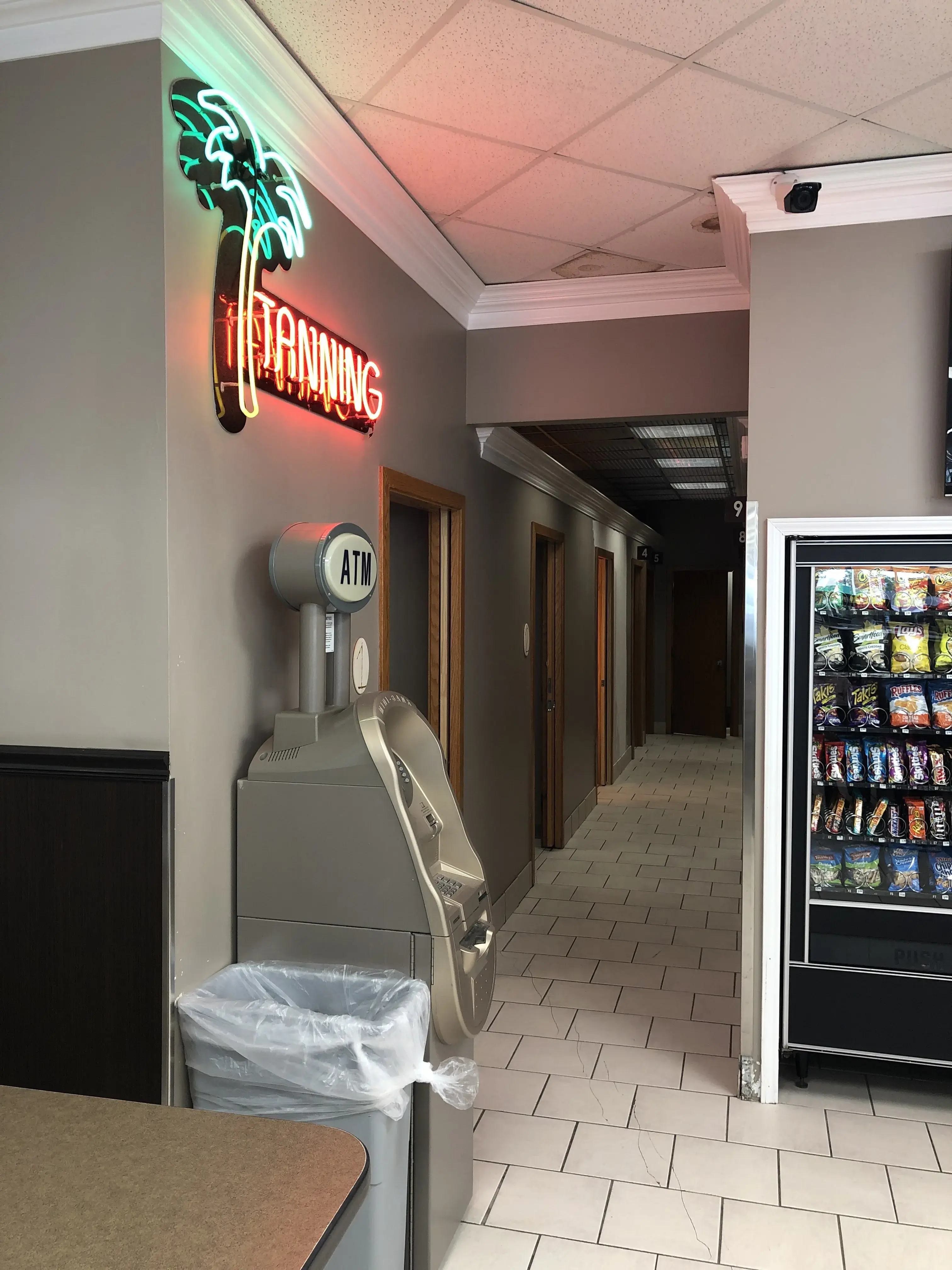 Laundry & Tan Connection - Image 9
