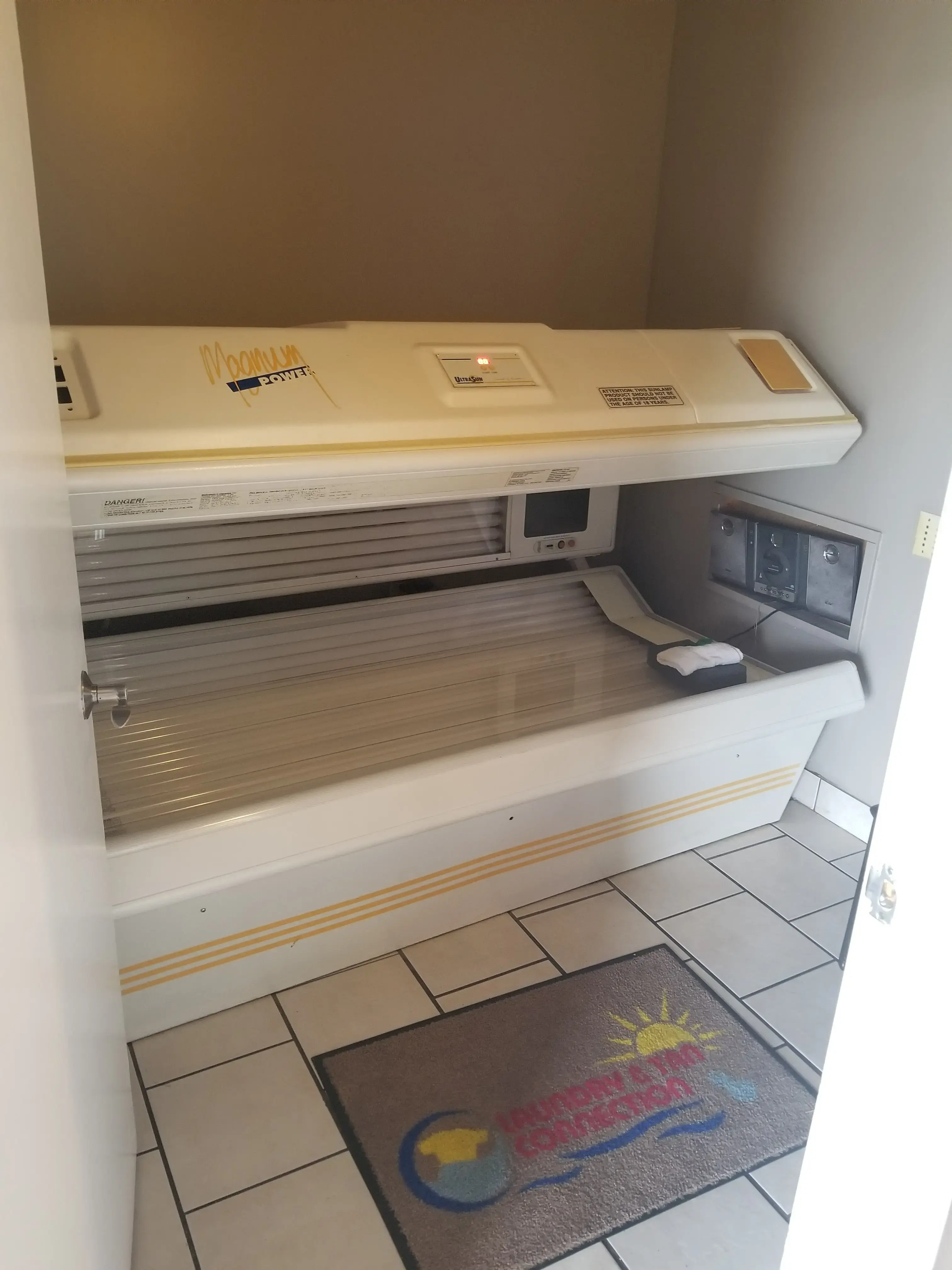 Laundry & Tan Connection - Image 14