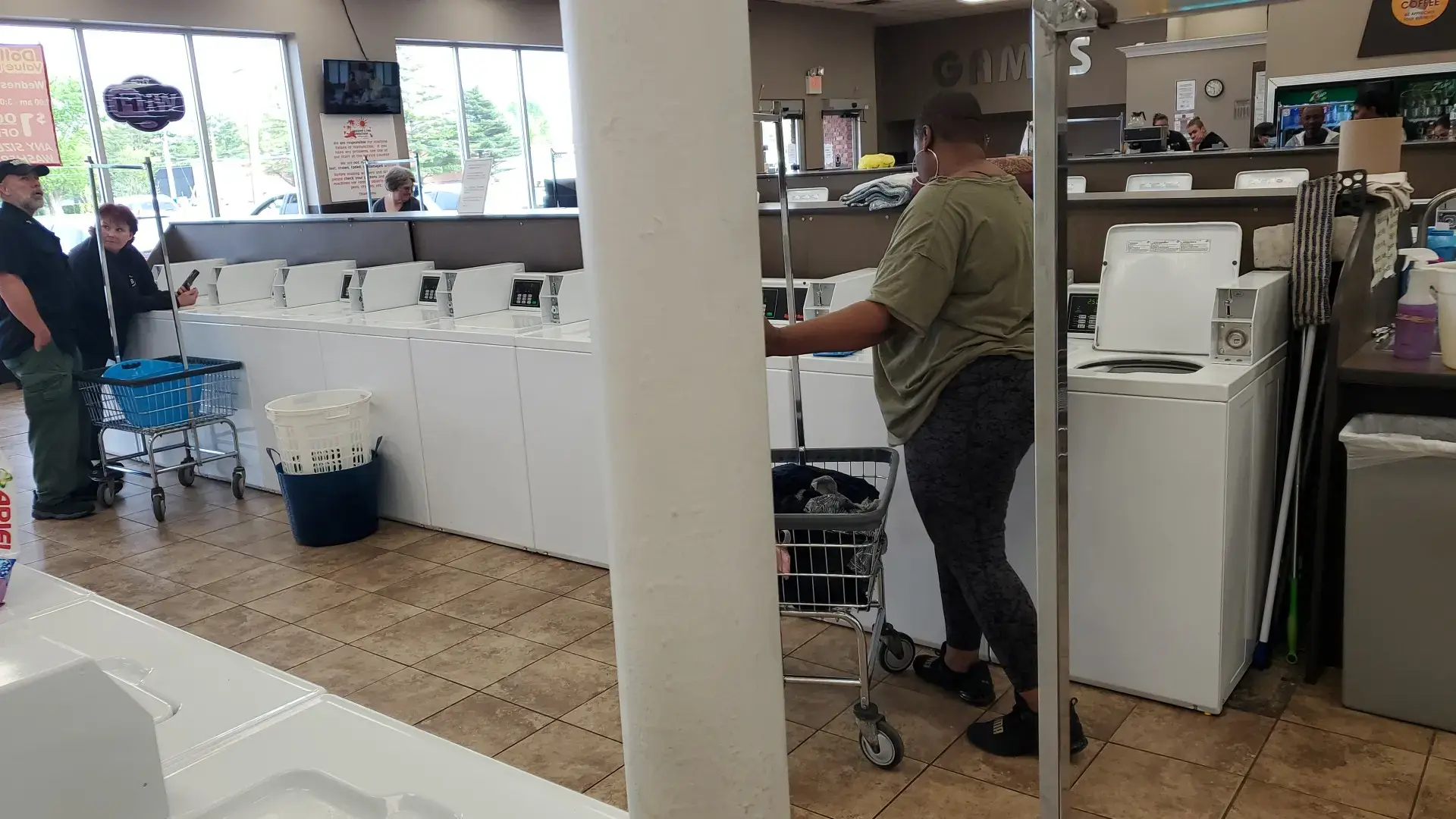 Laundry & Tan Connection - Image 9