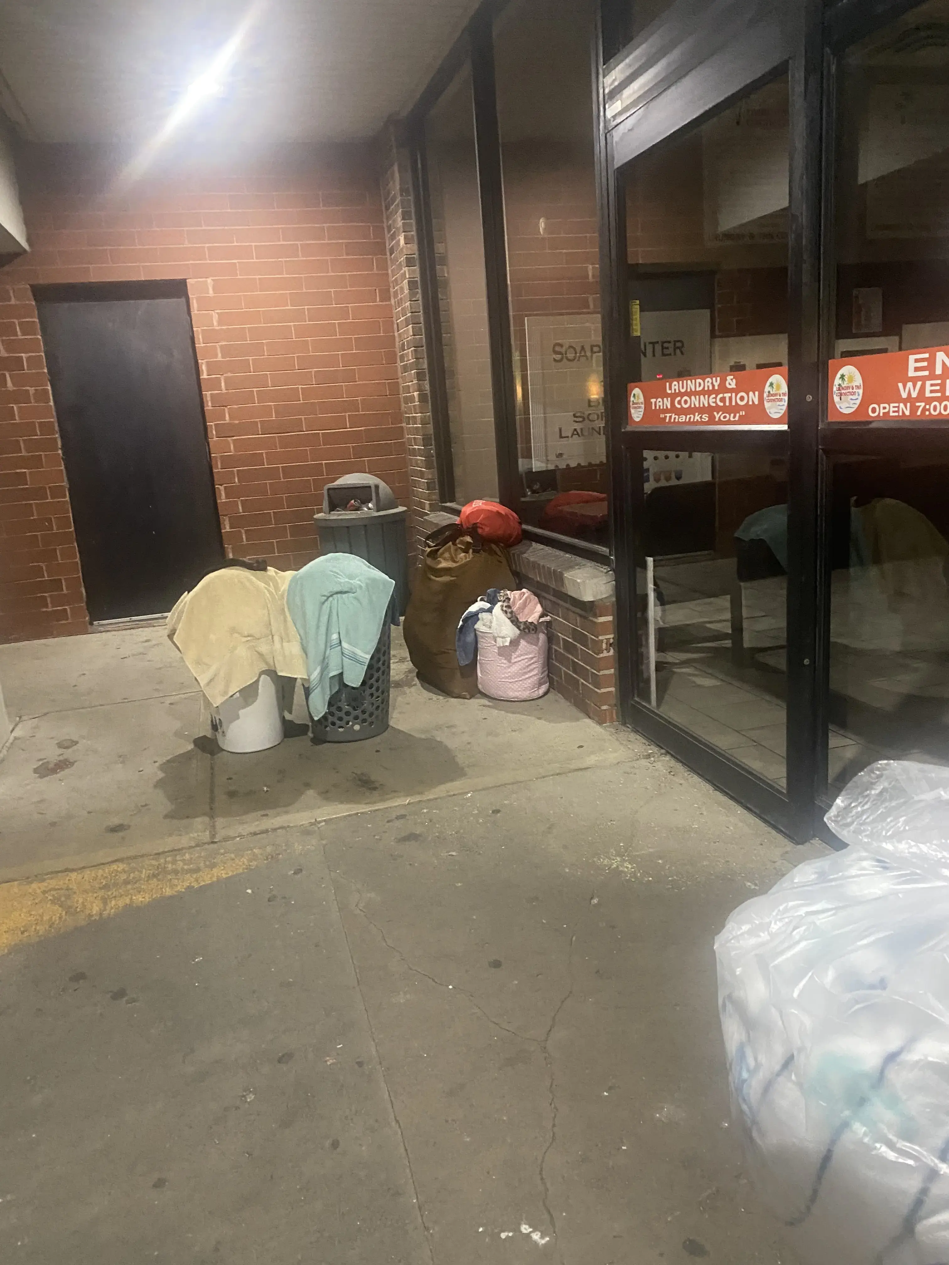 Laundry & Tan Connection - Image 9