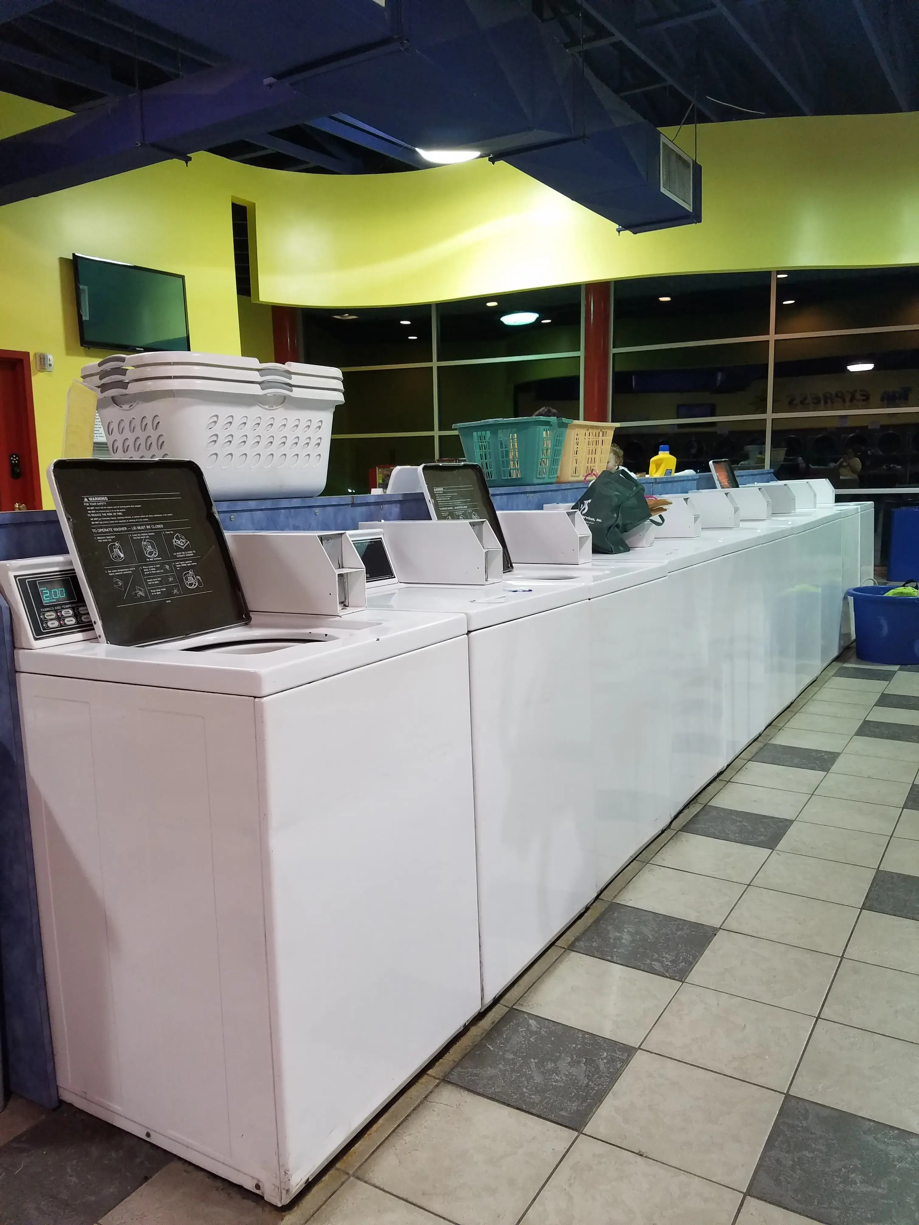 Laundry & Tan Express - Image 10