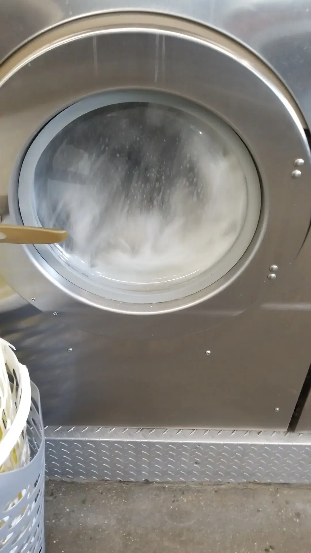 Laundry Warehouse Elizabeth – Bayway Circle thumbnail 8