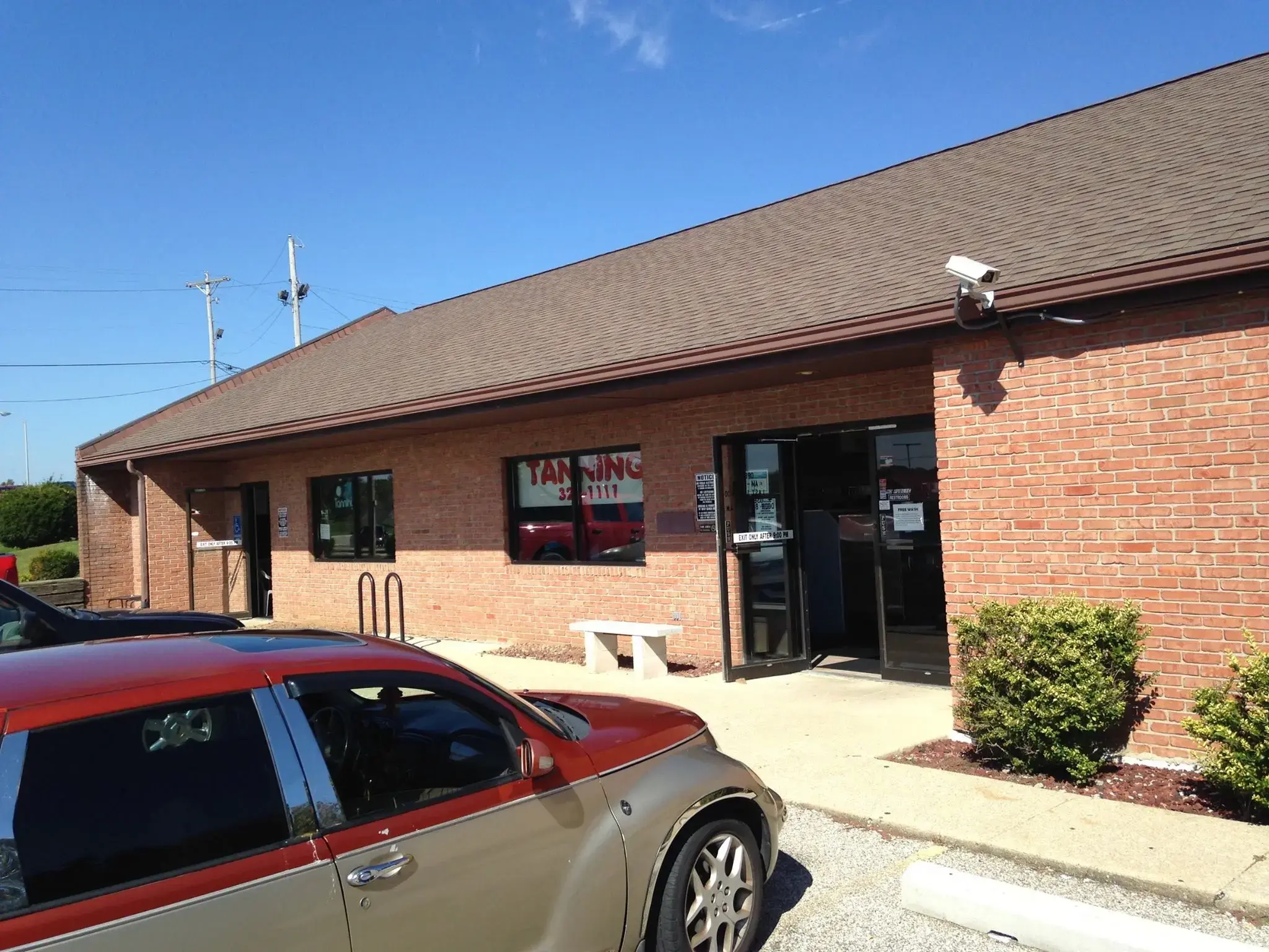 Laundry Works & Ultra Tanning - Image 2