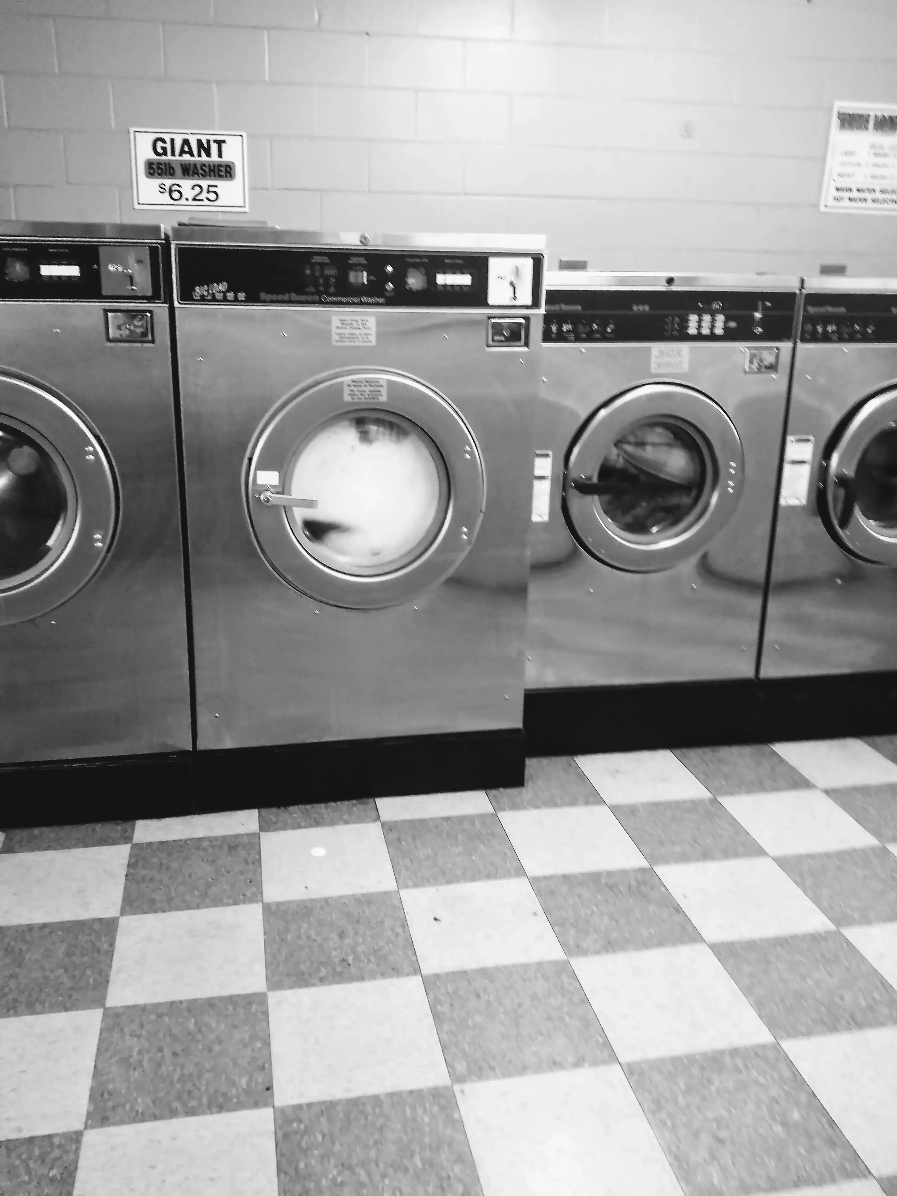 Laundry Works & Ultra Tanning - Image 4