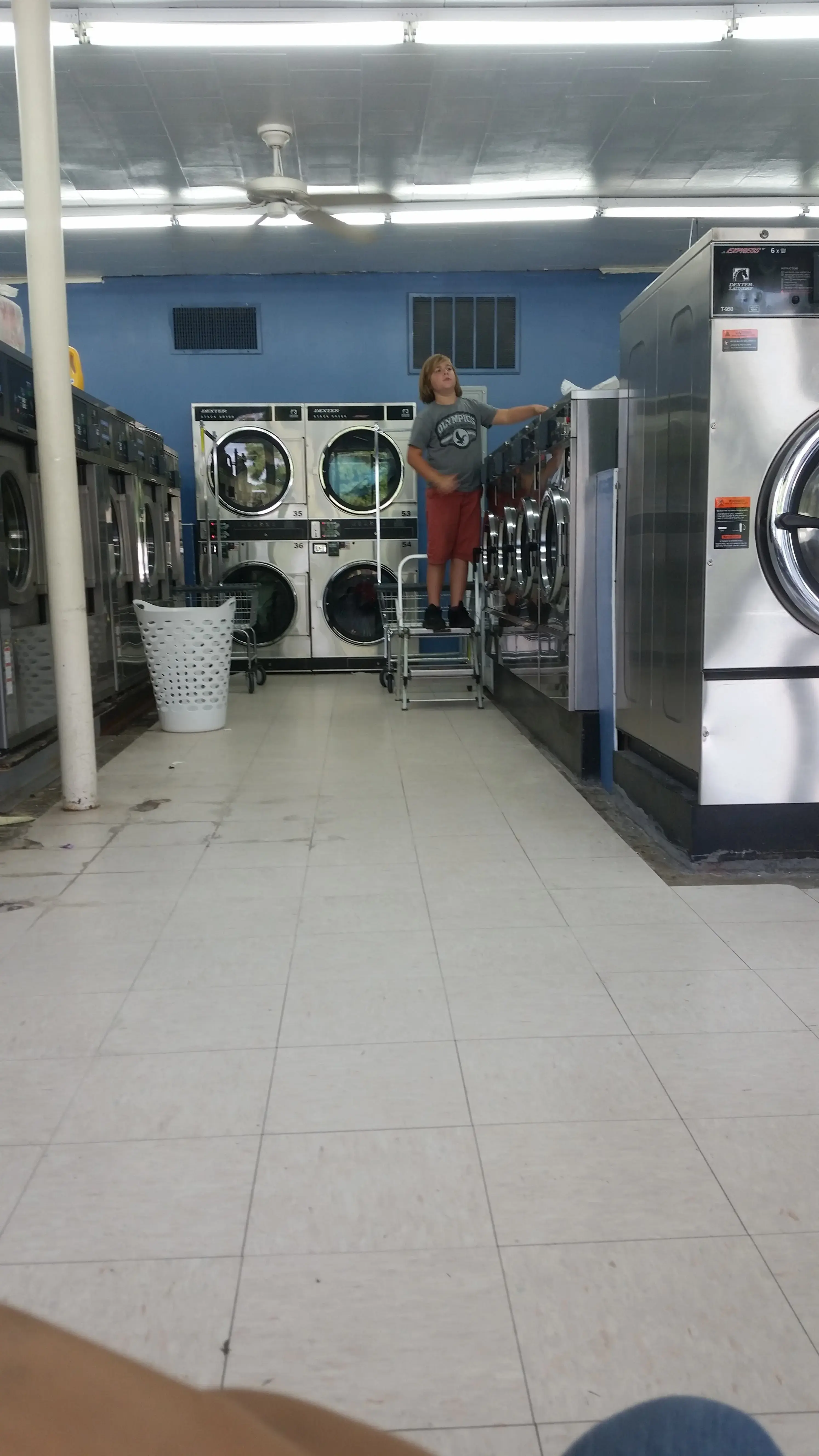 Laundry World - Lake St thumbnail 16