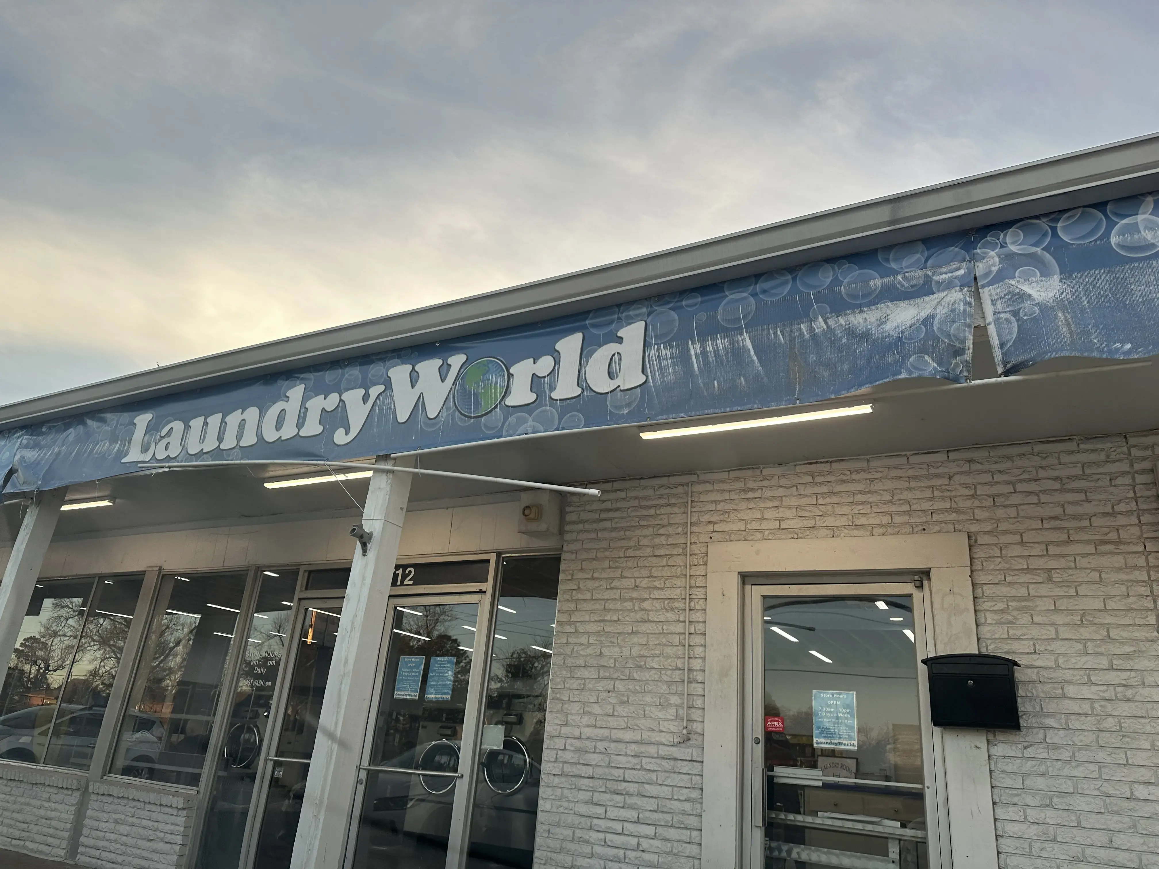 Laundry World - Lake St thumbnail 17