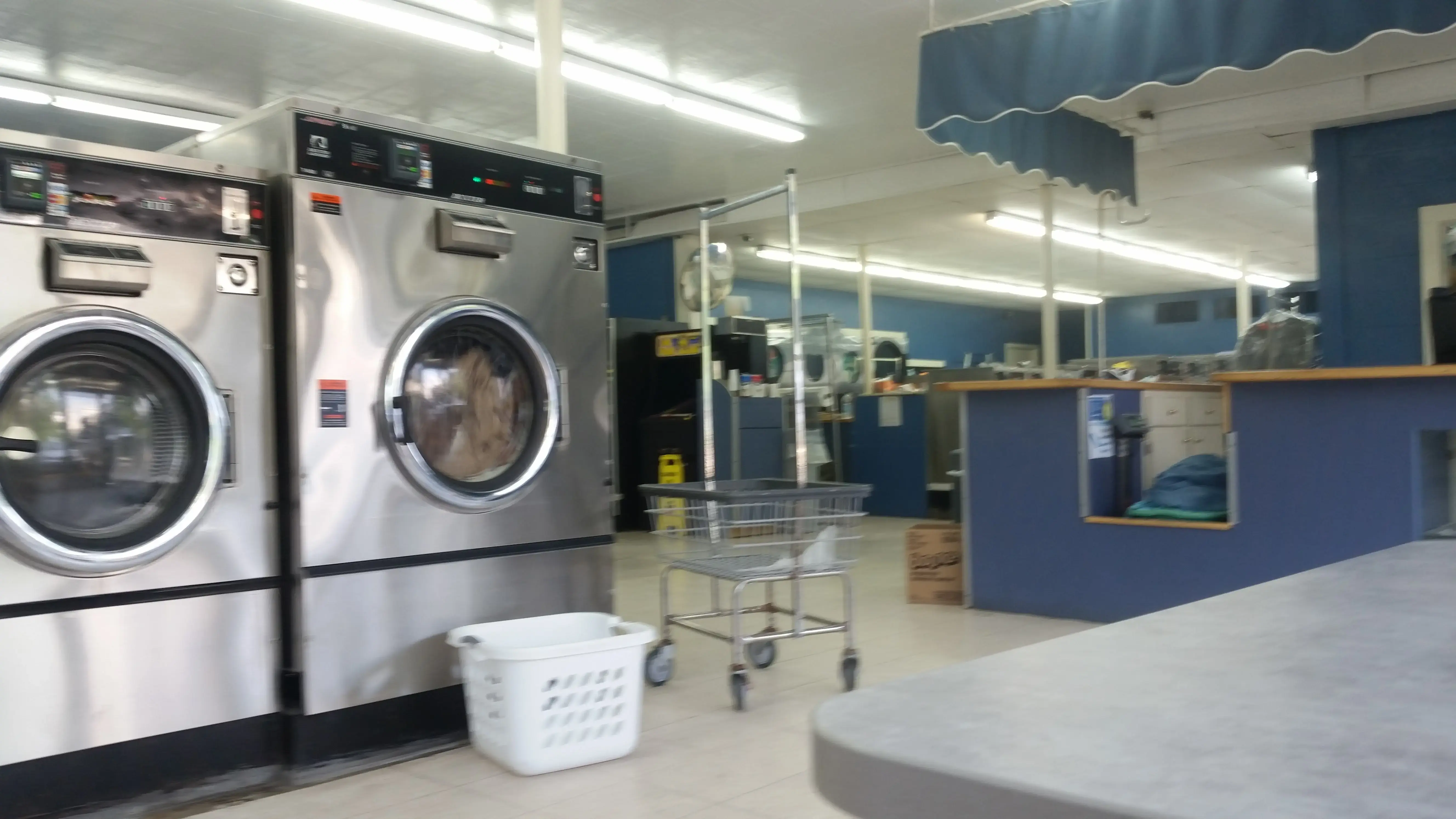 Laundry World - Lake St - Image 18