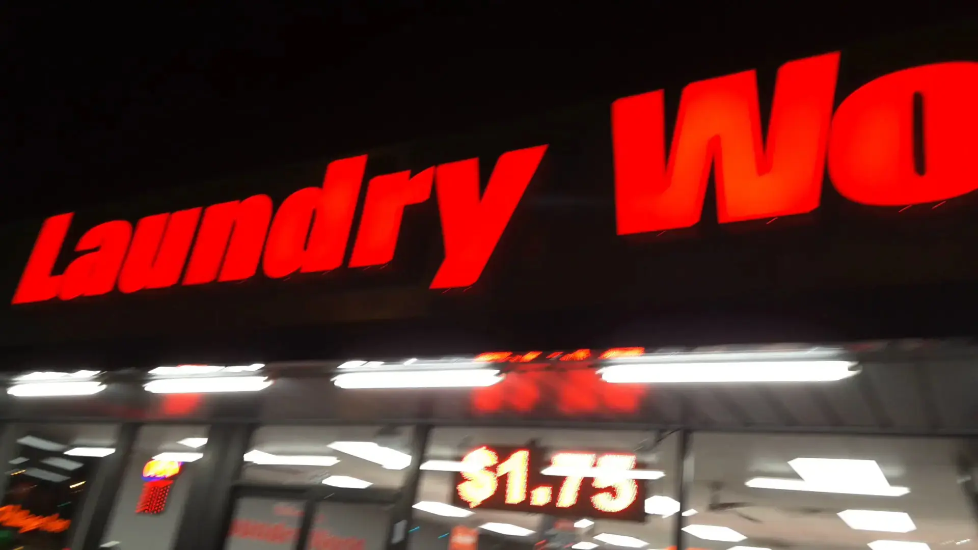 Laundry World Bellevue - Image 15