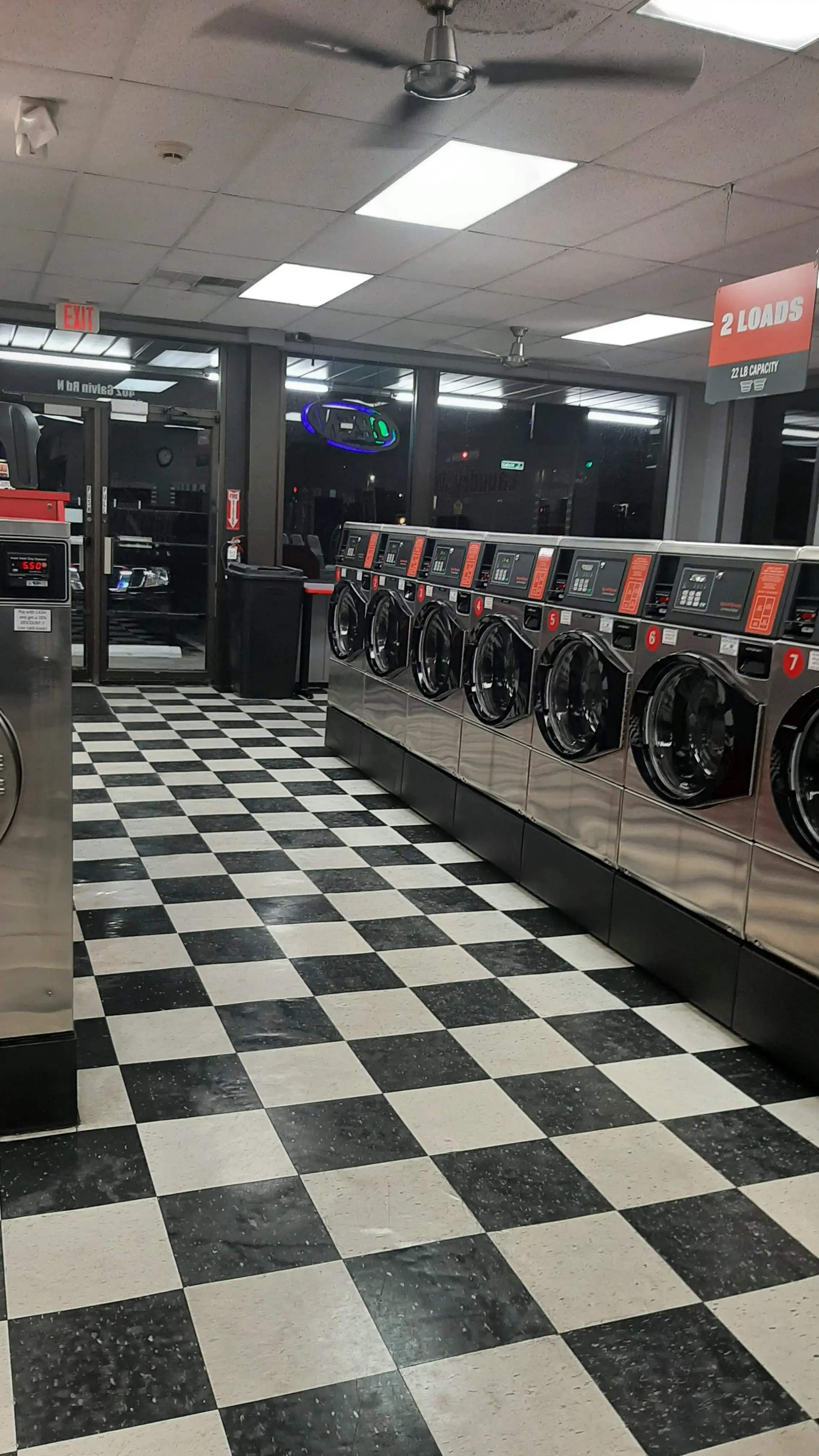 Laundry World Bellevue - Image 10