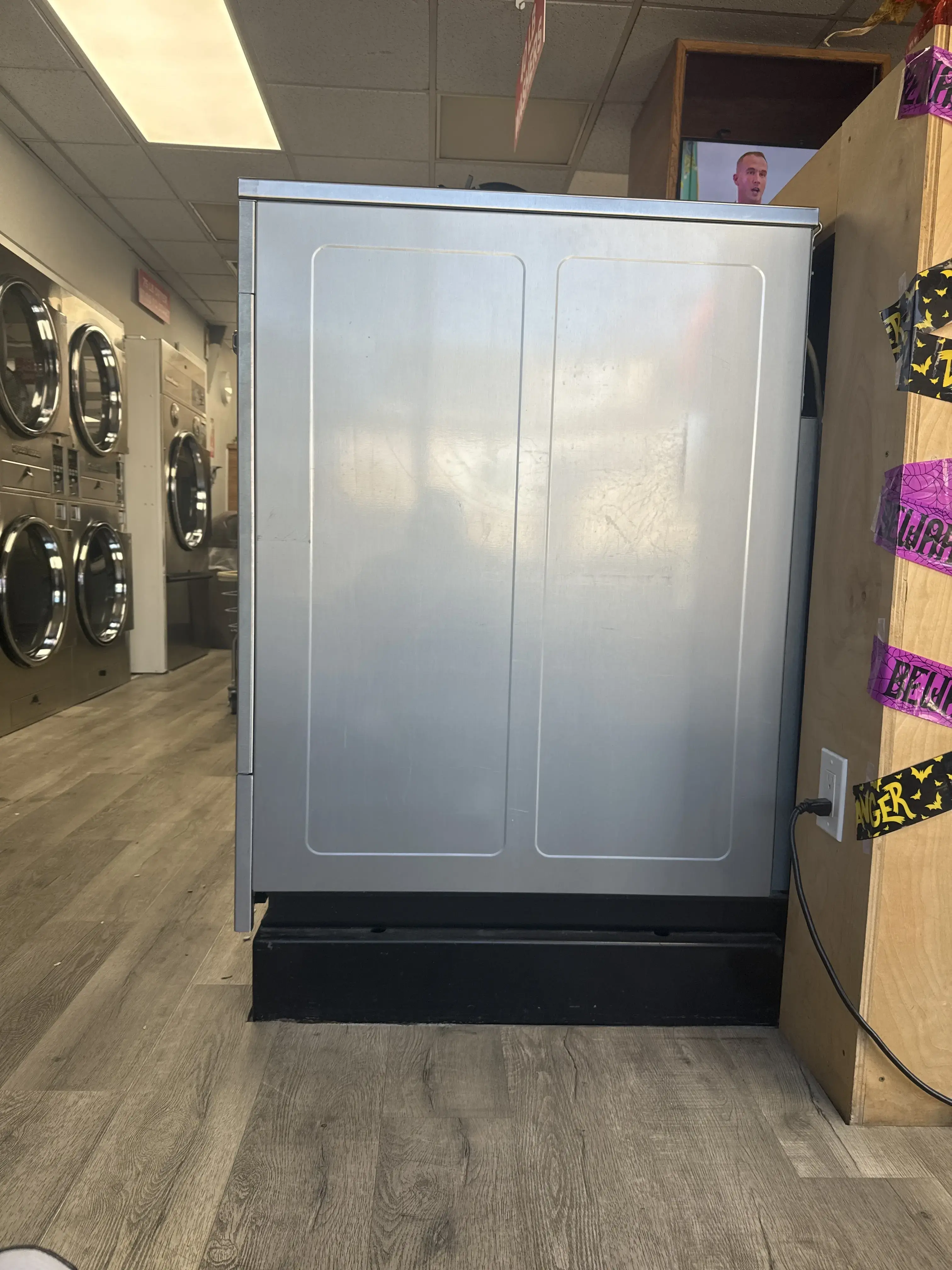 Laundry World Cleaners - Image 14