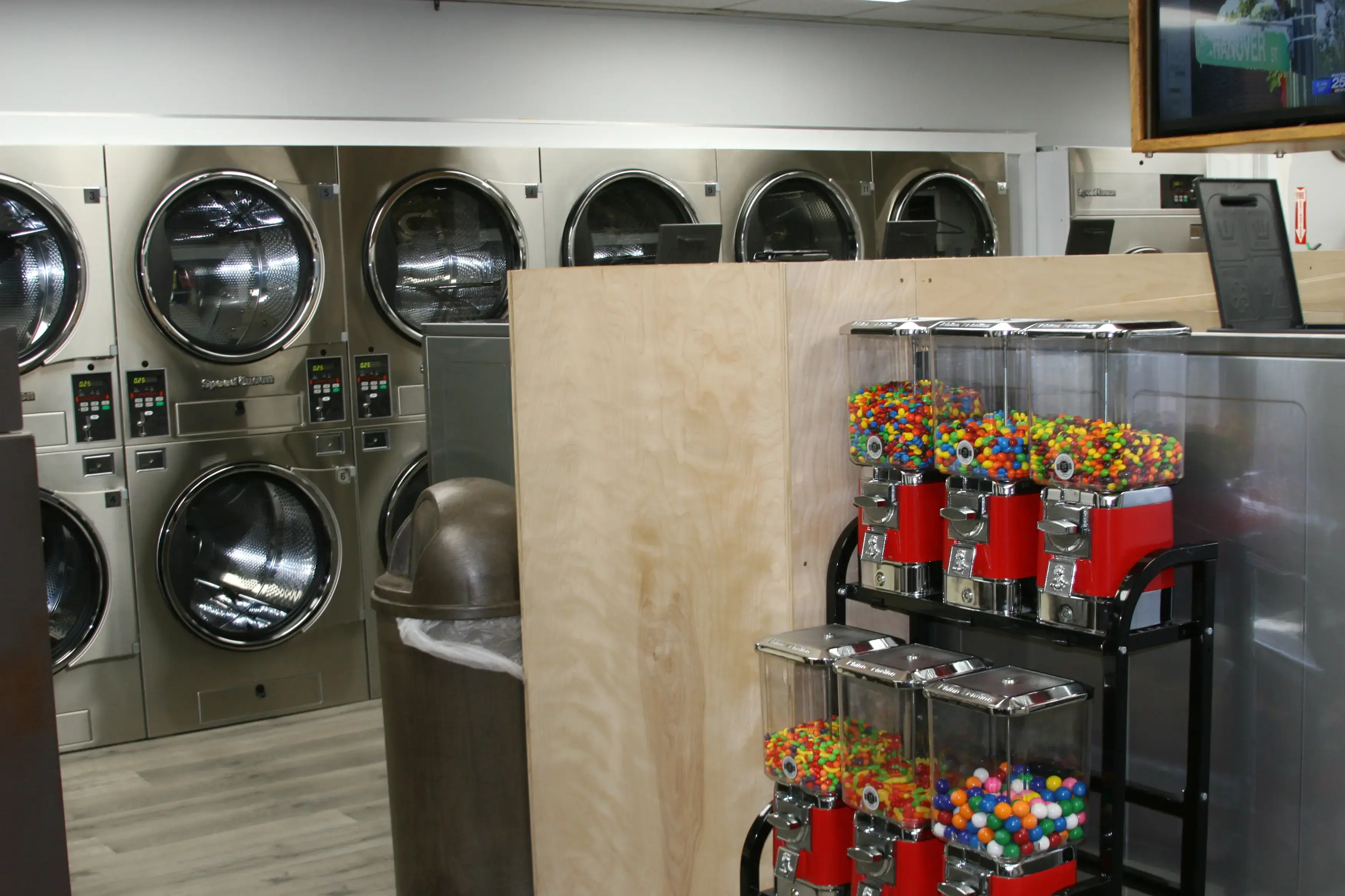Laundry World Cleaners thumbnail 12