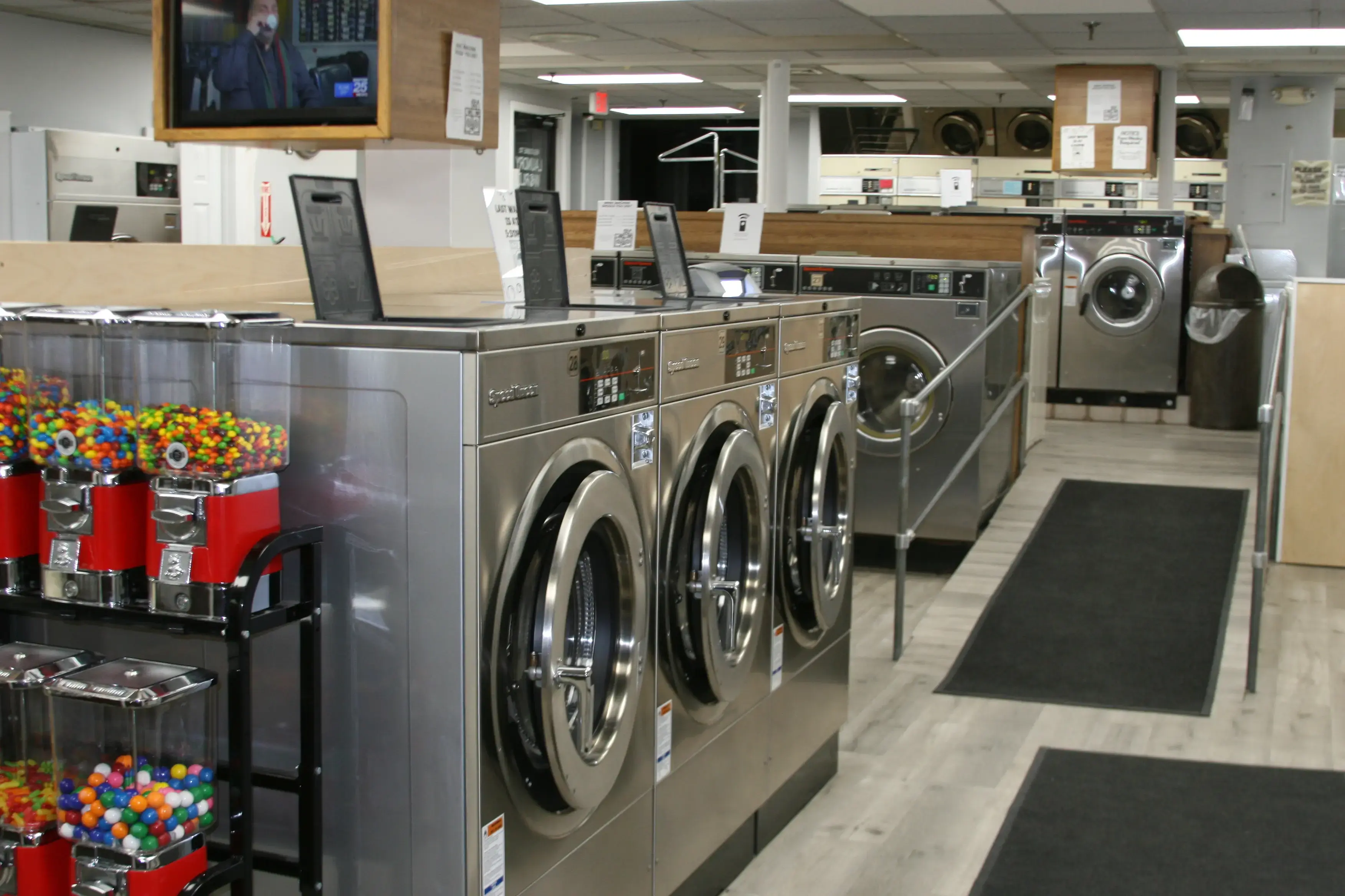 Laundry World Cleaners thumbnail 19