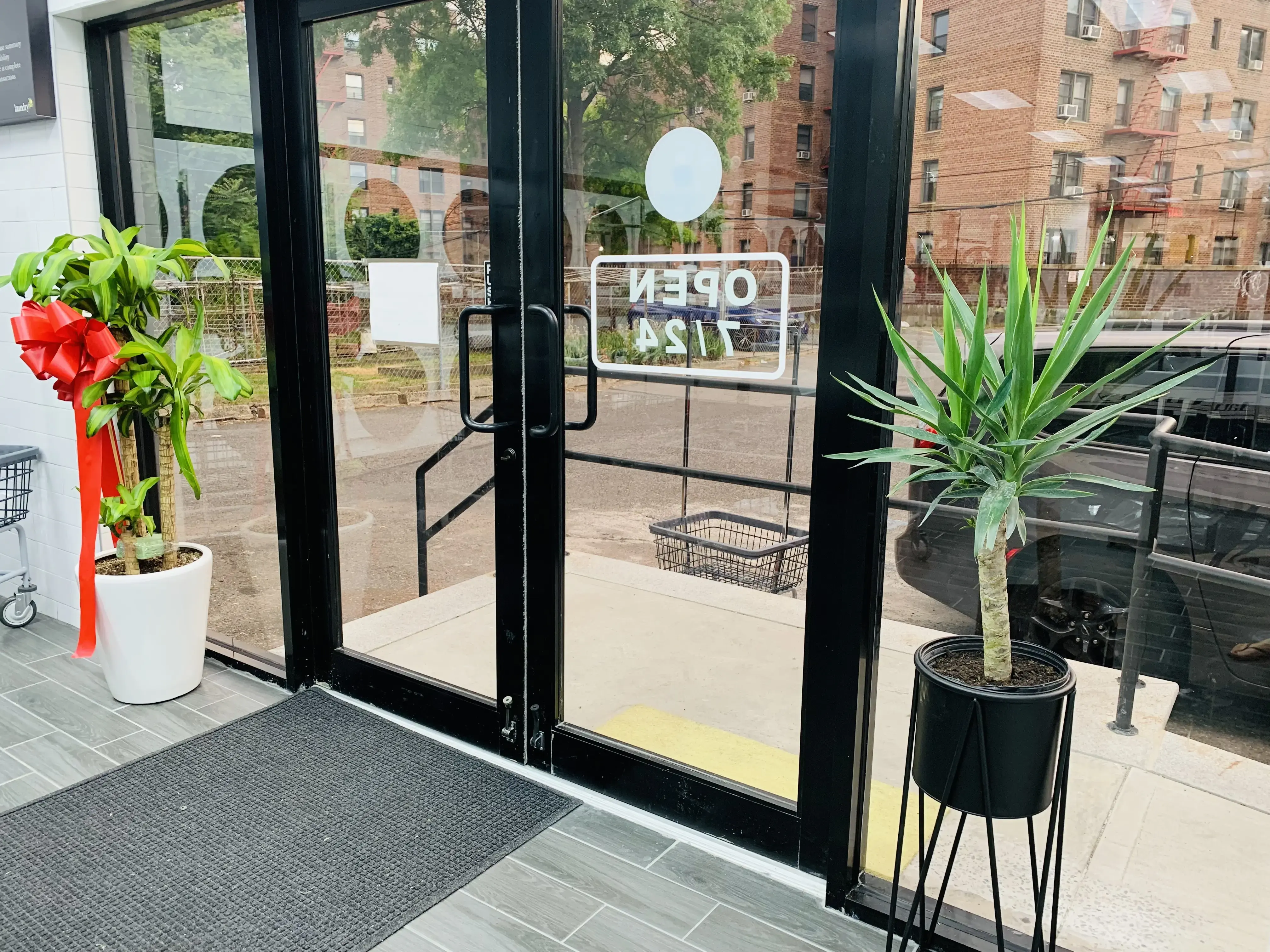 Laundrybee - Kew Gardens Hills - Image 13