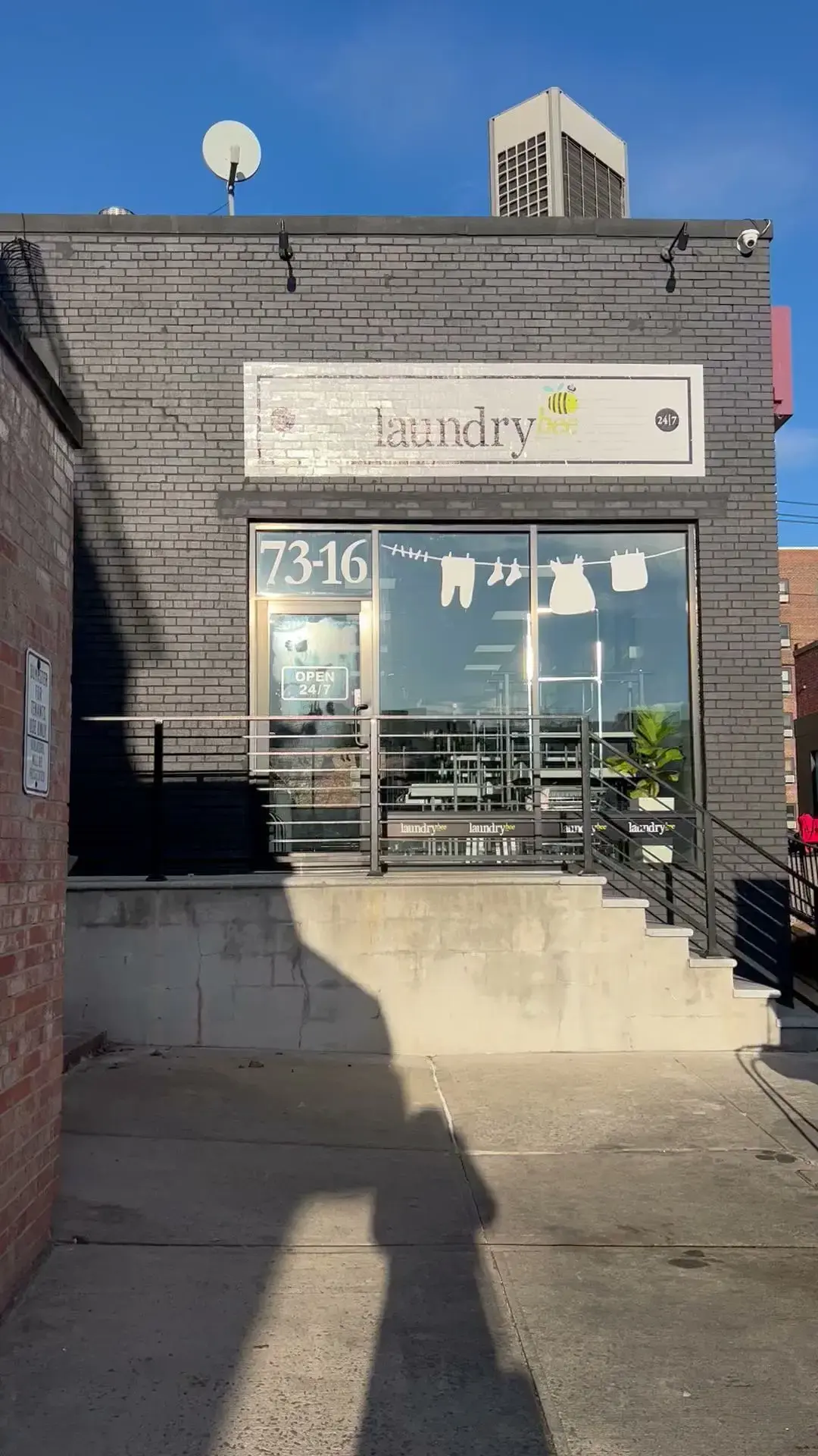 Laundrybee - Oakland Gardens - Image 2