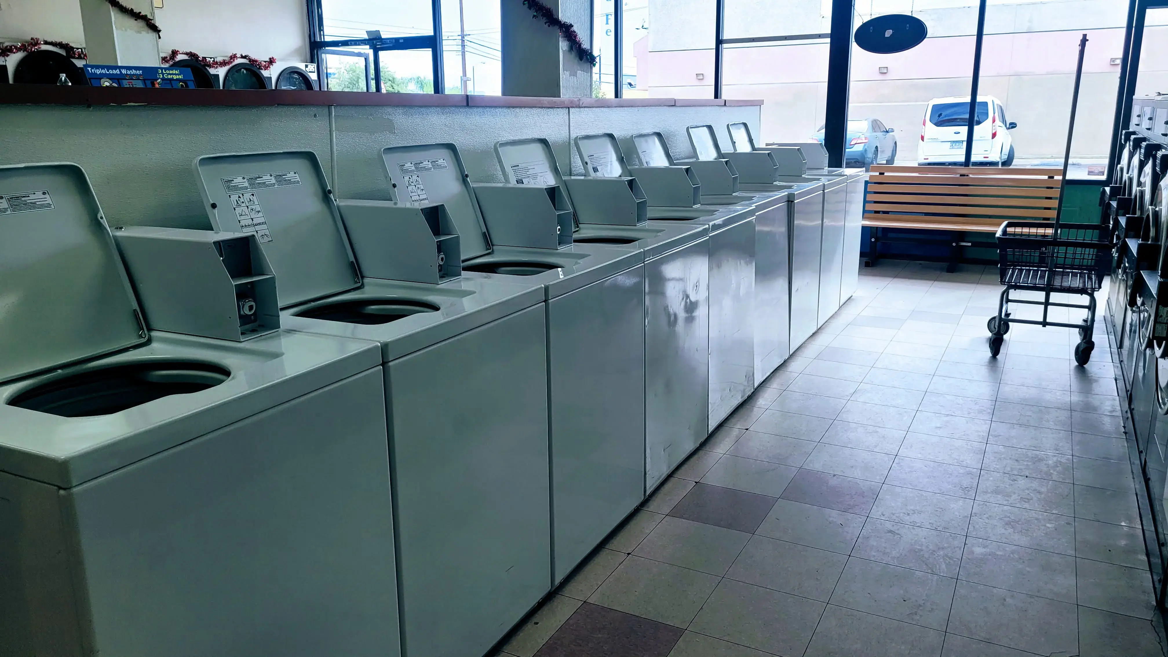 LaundryDay Laundromat/Wash and Fold thumbnail 4