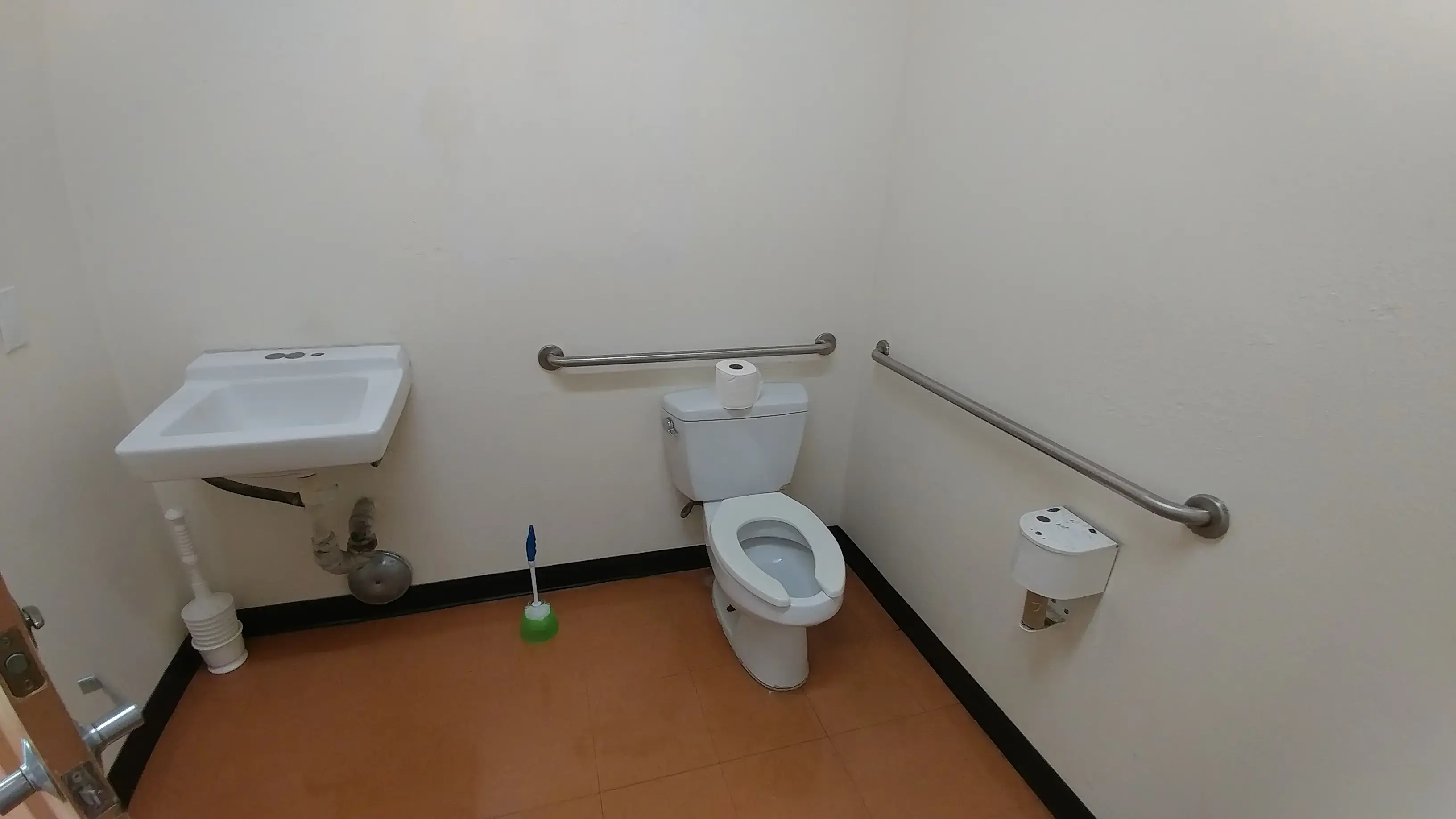 Laundryscape on 38th St - Image 4