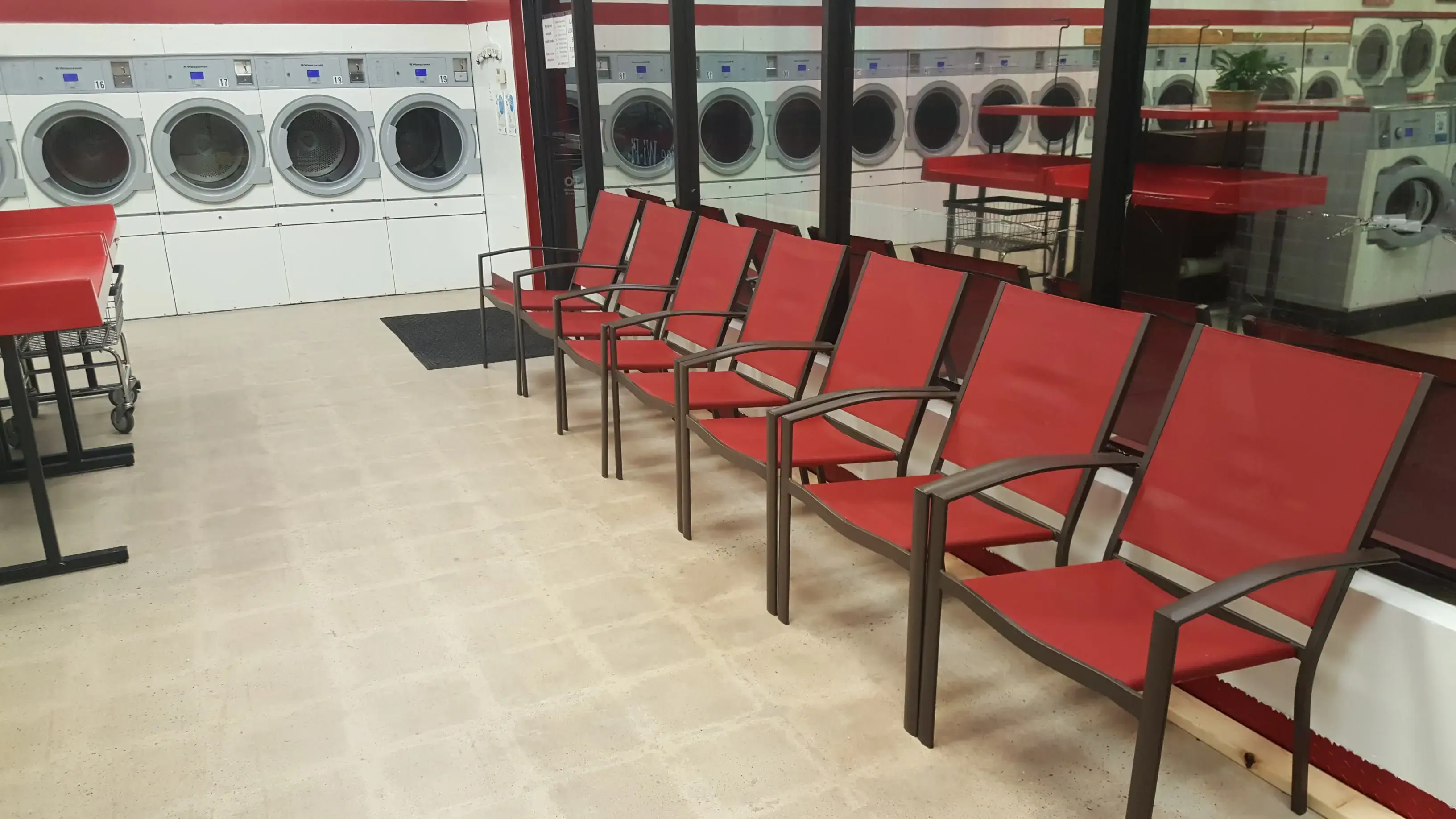 Laura's Laundromat thumbnail 6
