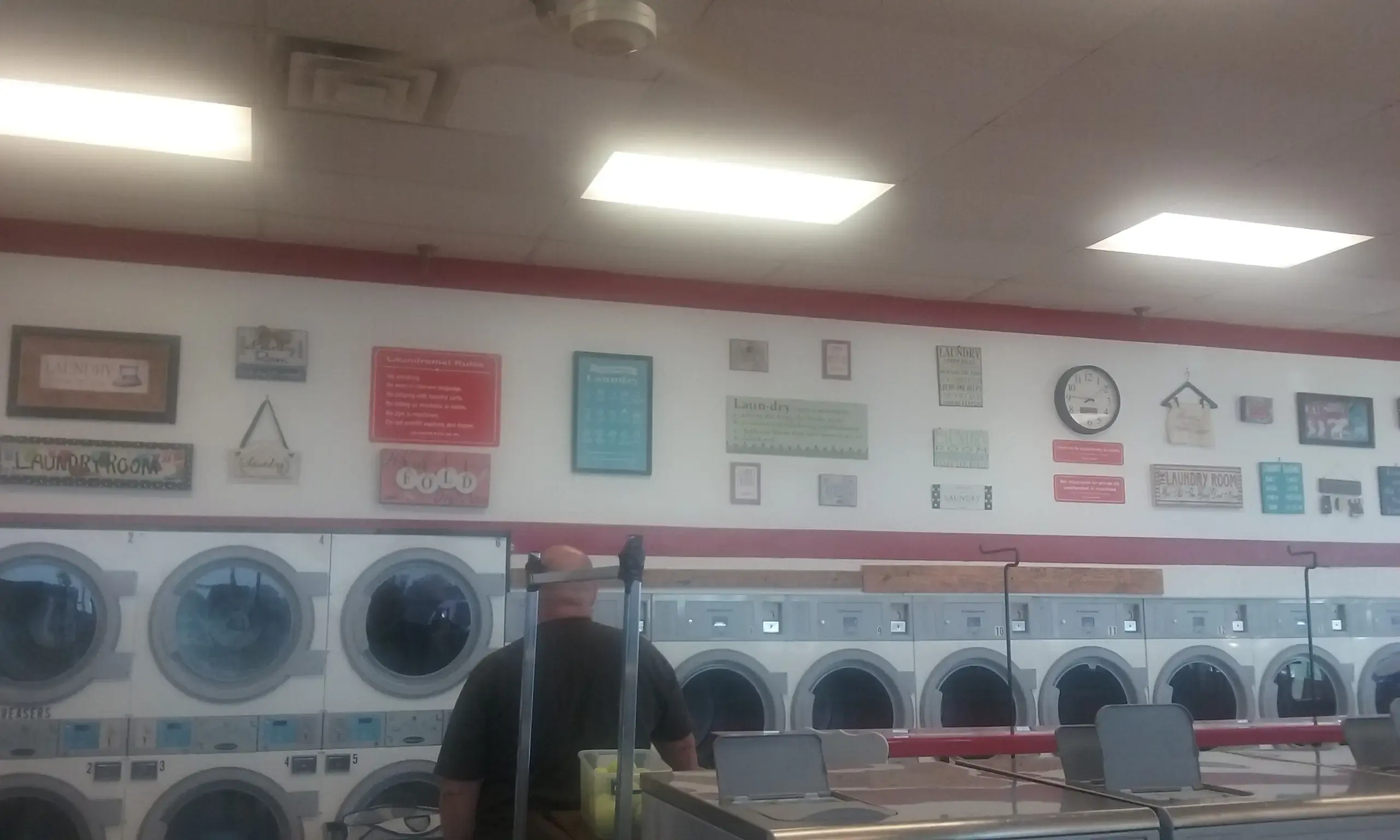 Laura's Laundromat thumbnail 17