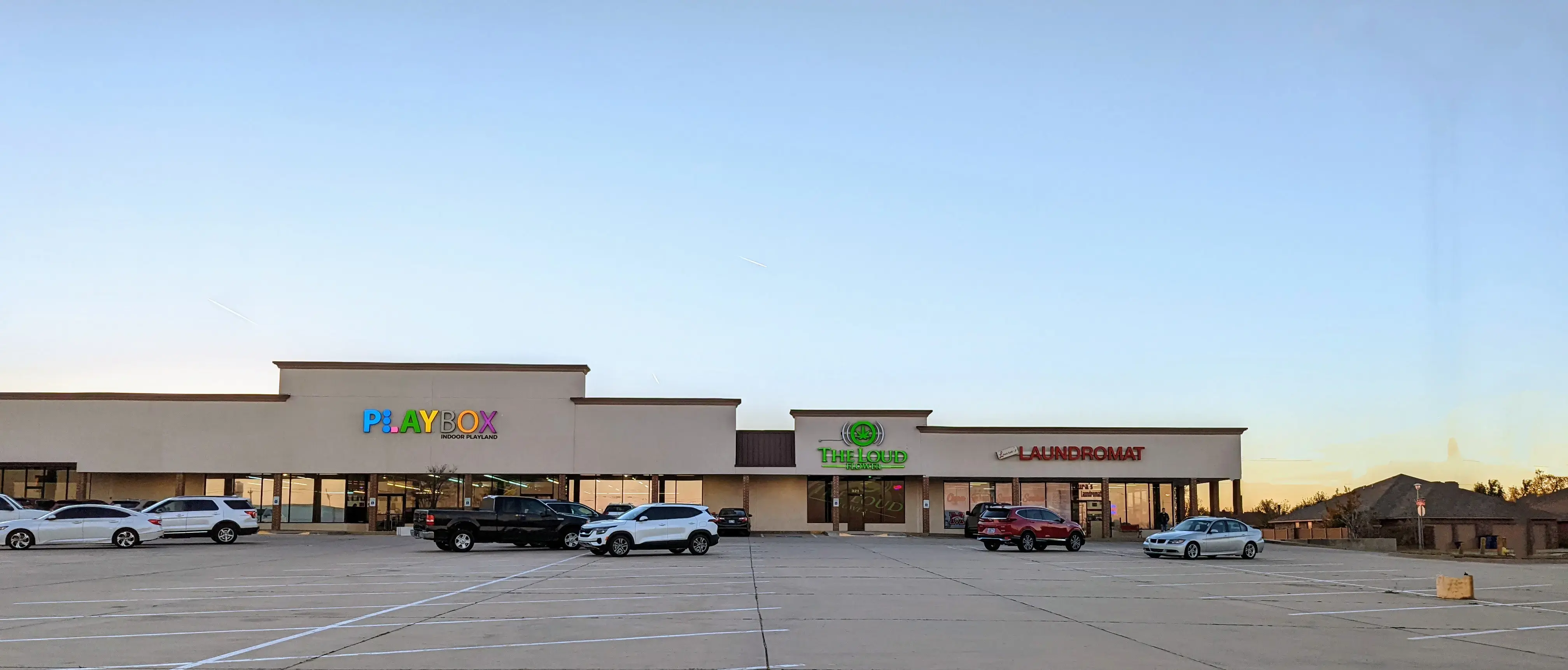 Laura's Laundromat thumbnail 14