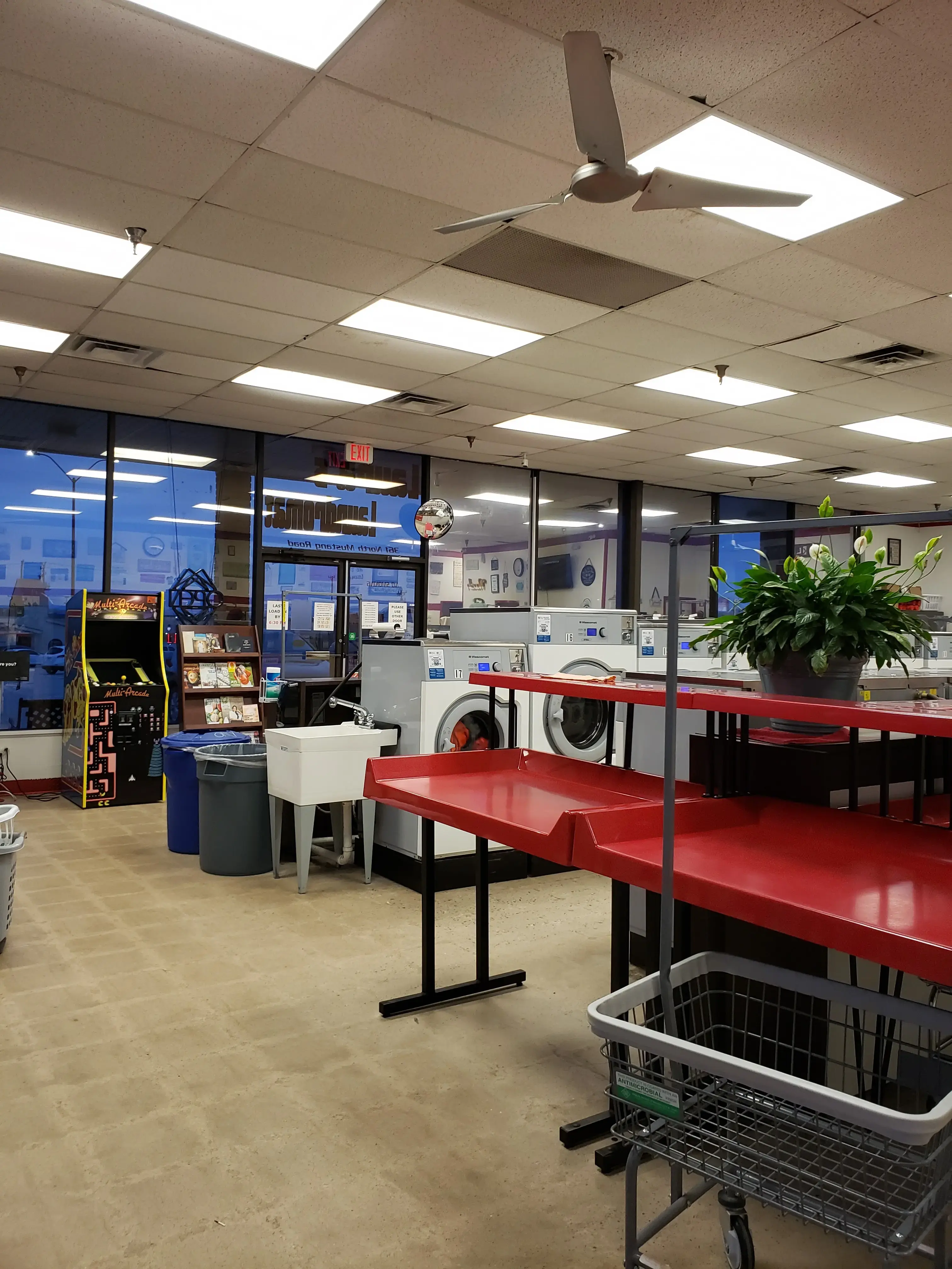 Laura's Laundromat - Image 2