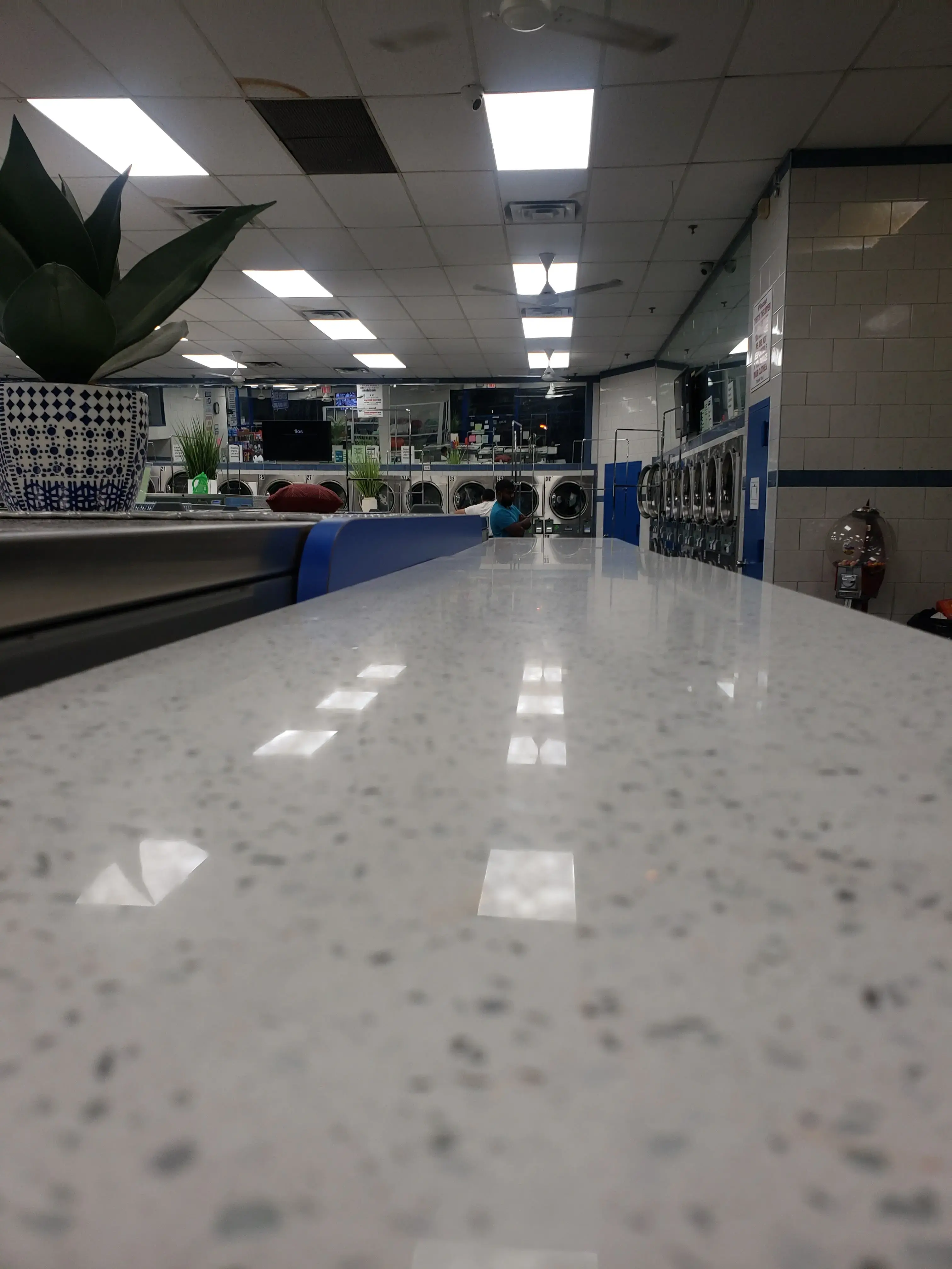 Lav Express Laundry - Image 15