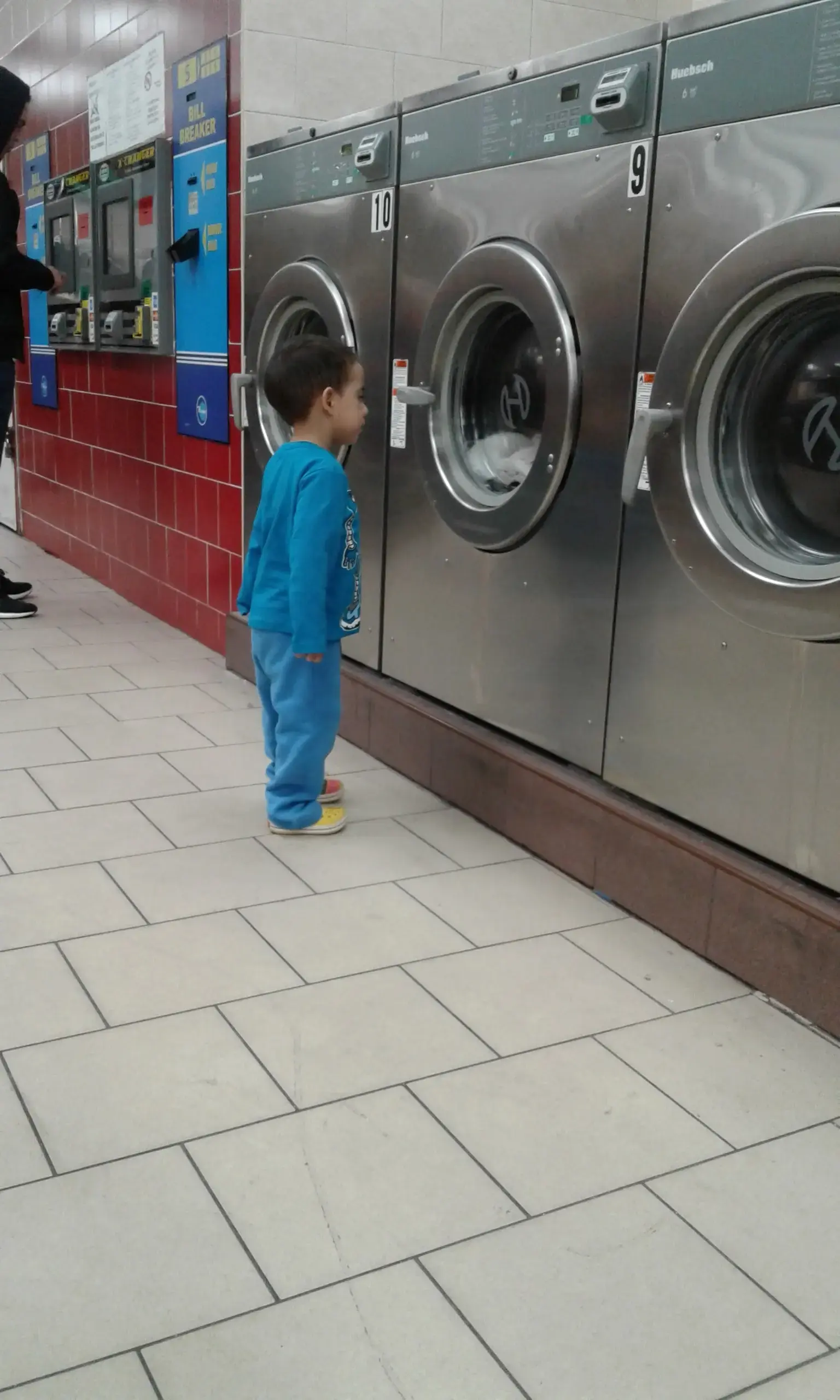 Lav Express Laundry - Image 16