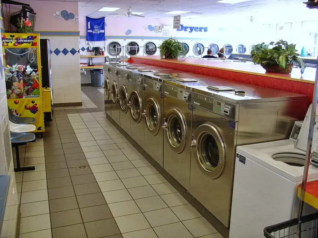Lava-Matic Laundry - Image 20