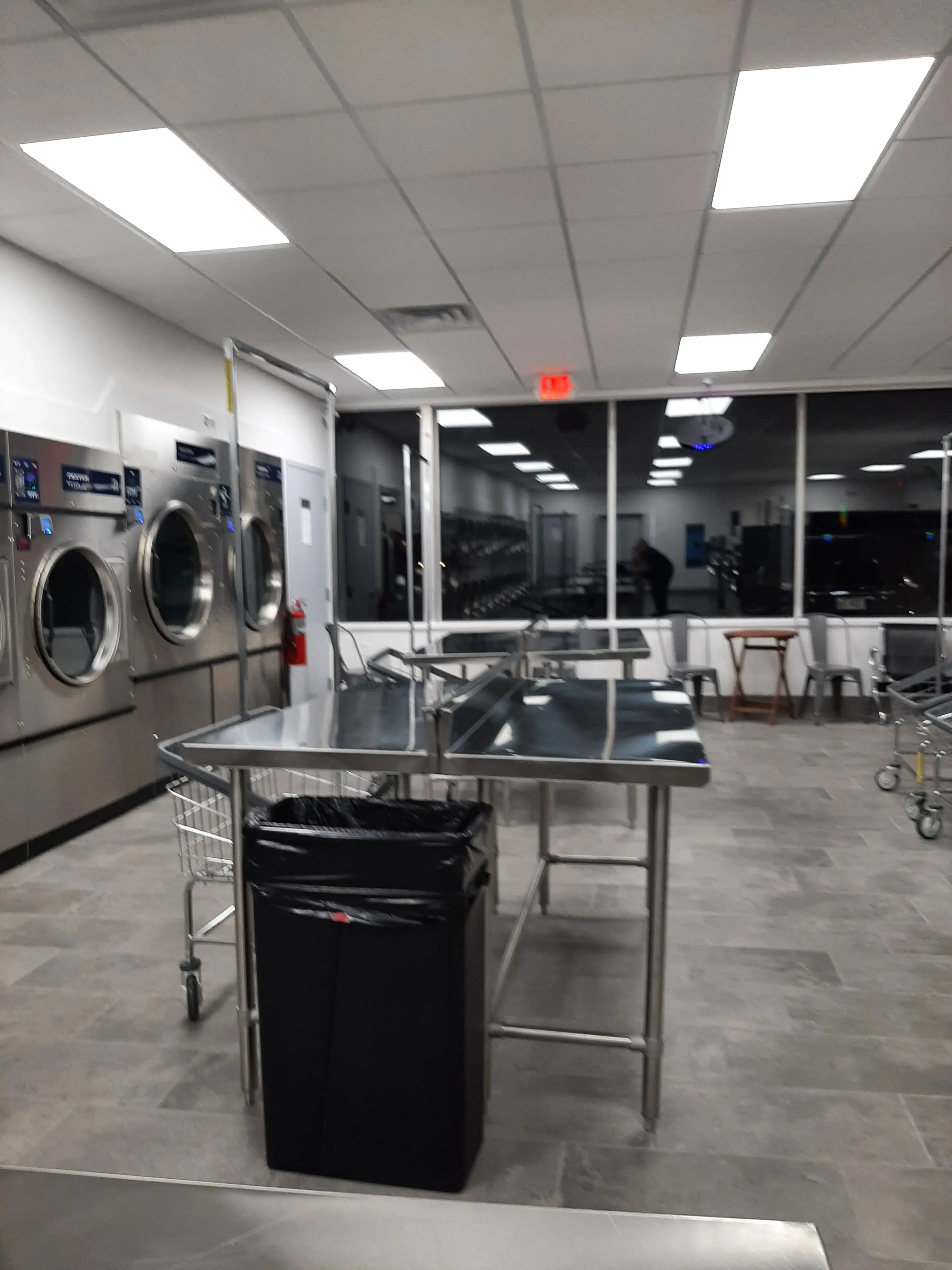 Lavagio Express Laundry - Image 14