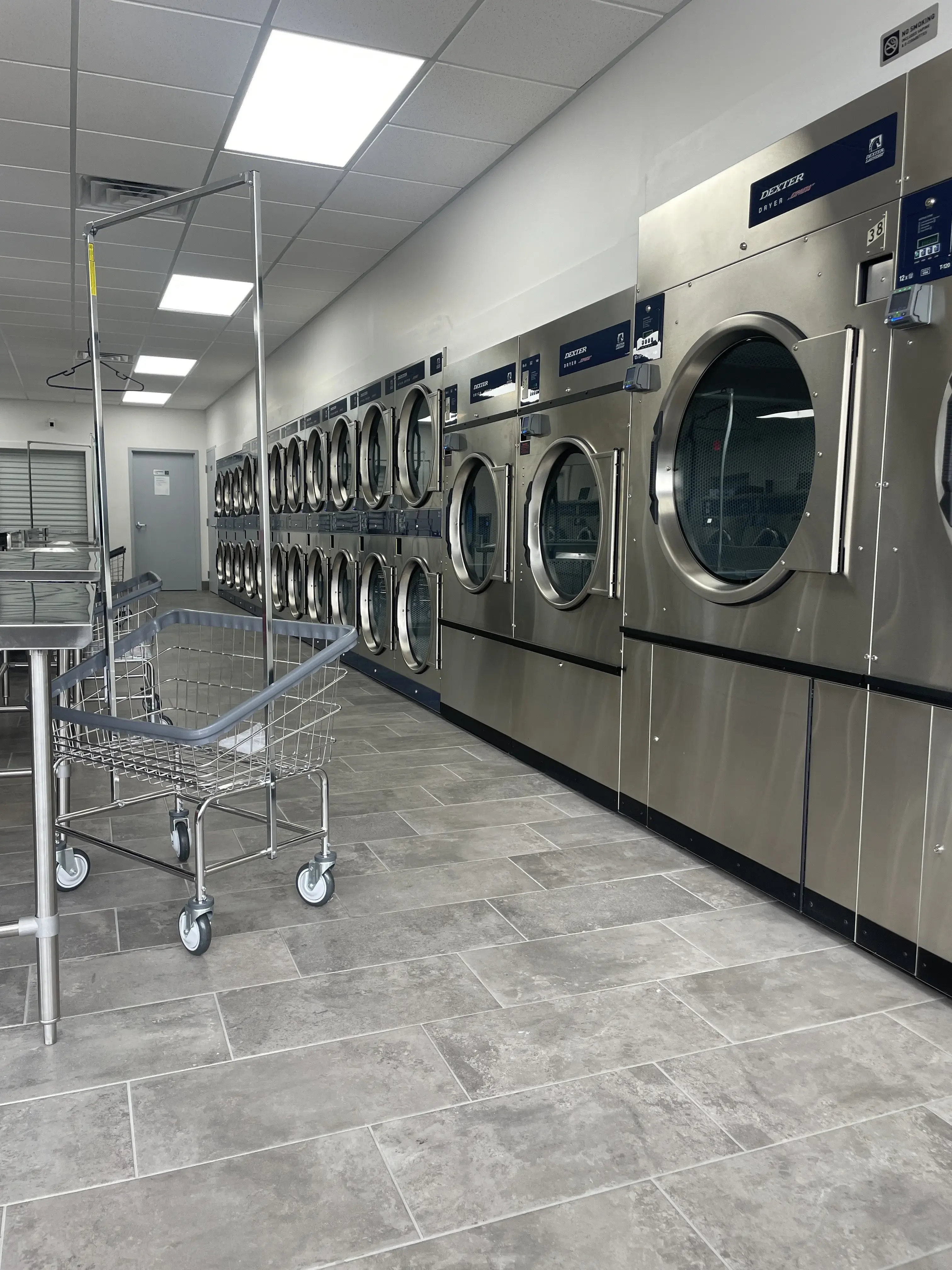 Lavagio Express Laundry - Image 15