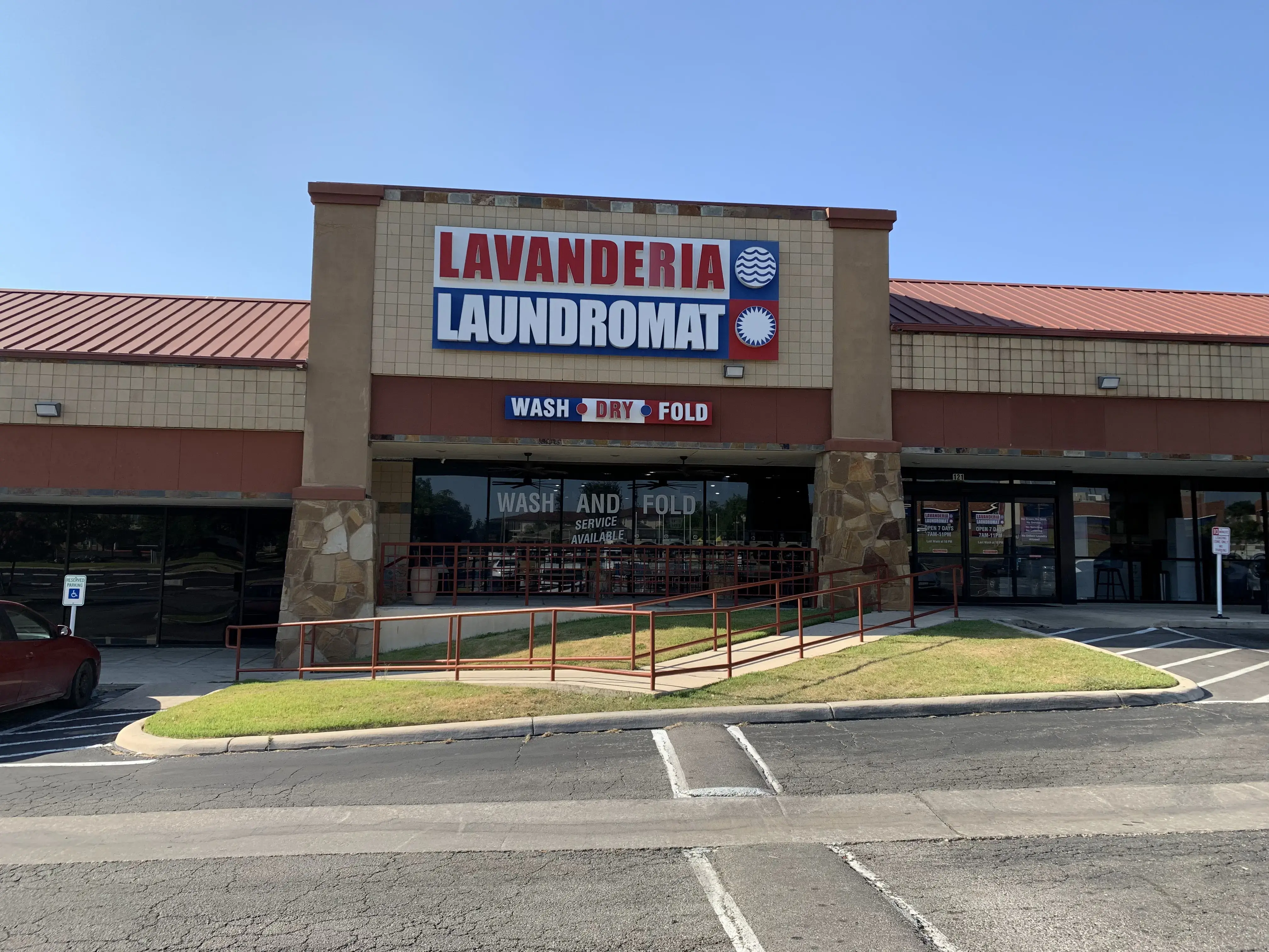 Lavandería Laundromat - Image 2