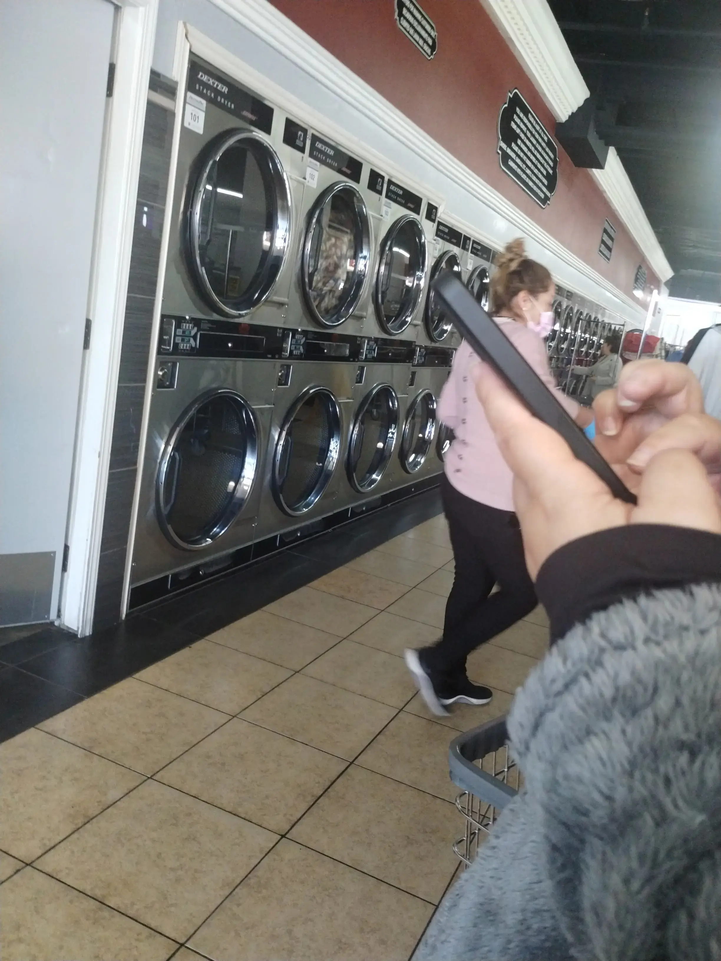 Lavanderia Coin Laundry - Image 17