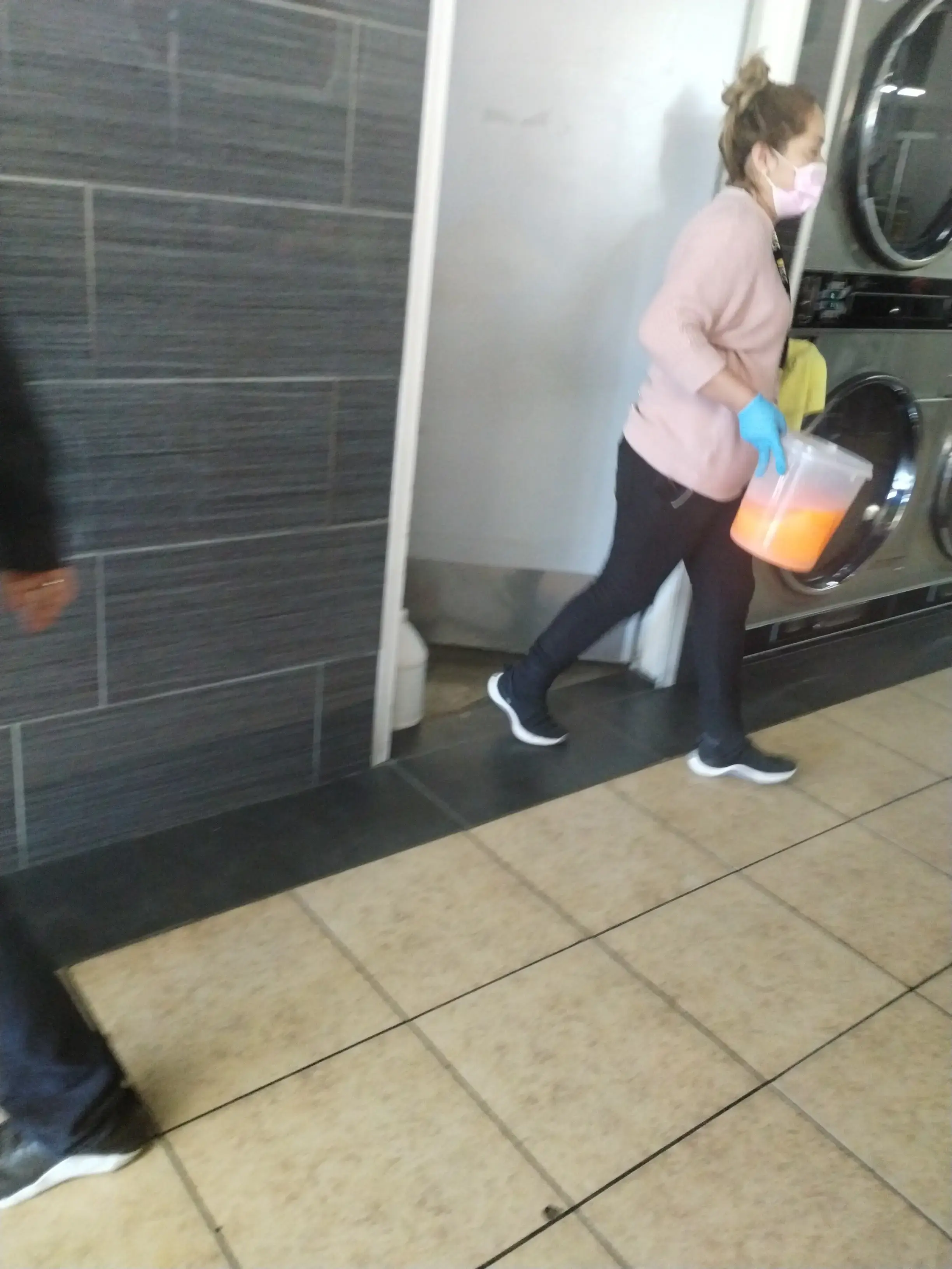 Lavanderia Coin Laundry thumbnail 12
