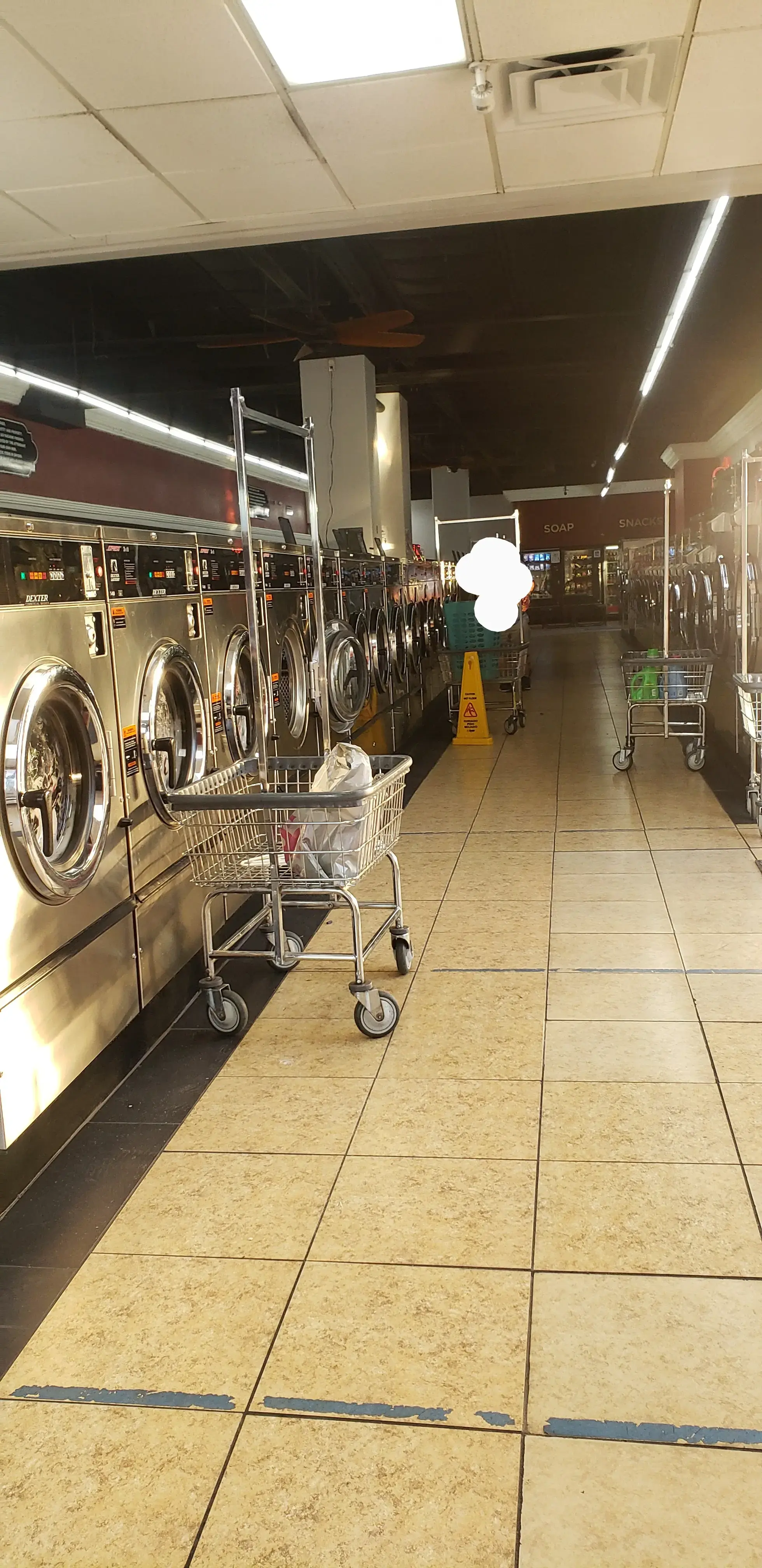 Lavanderia Coin Laundry thumbnail 16