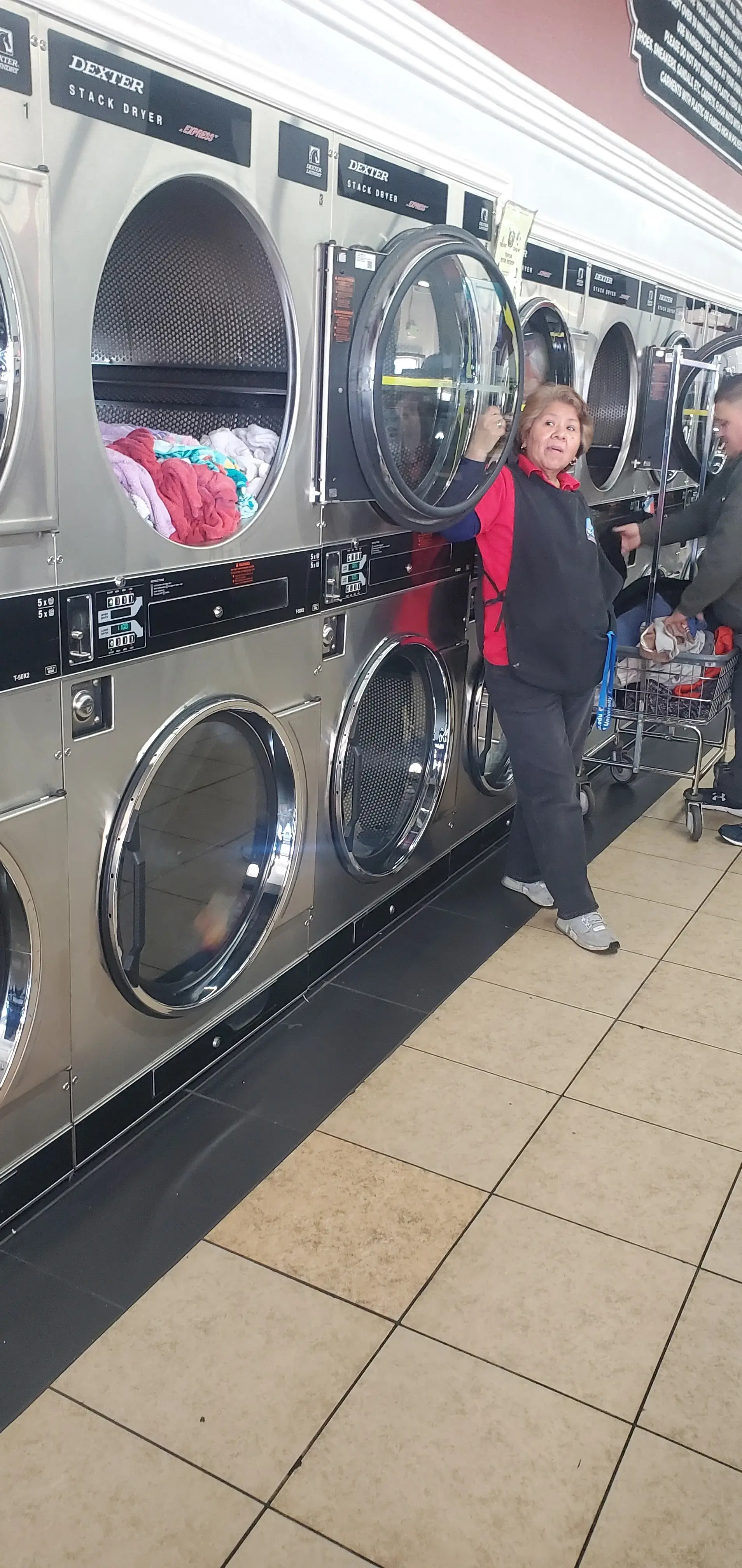 Lavanderia Coin Laundry thumbnail 18