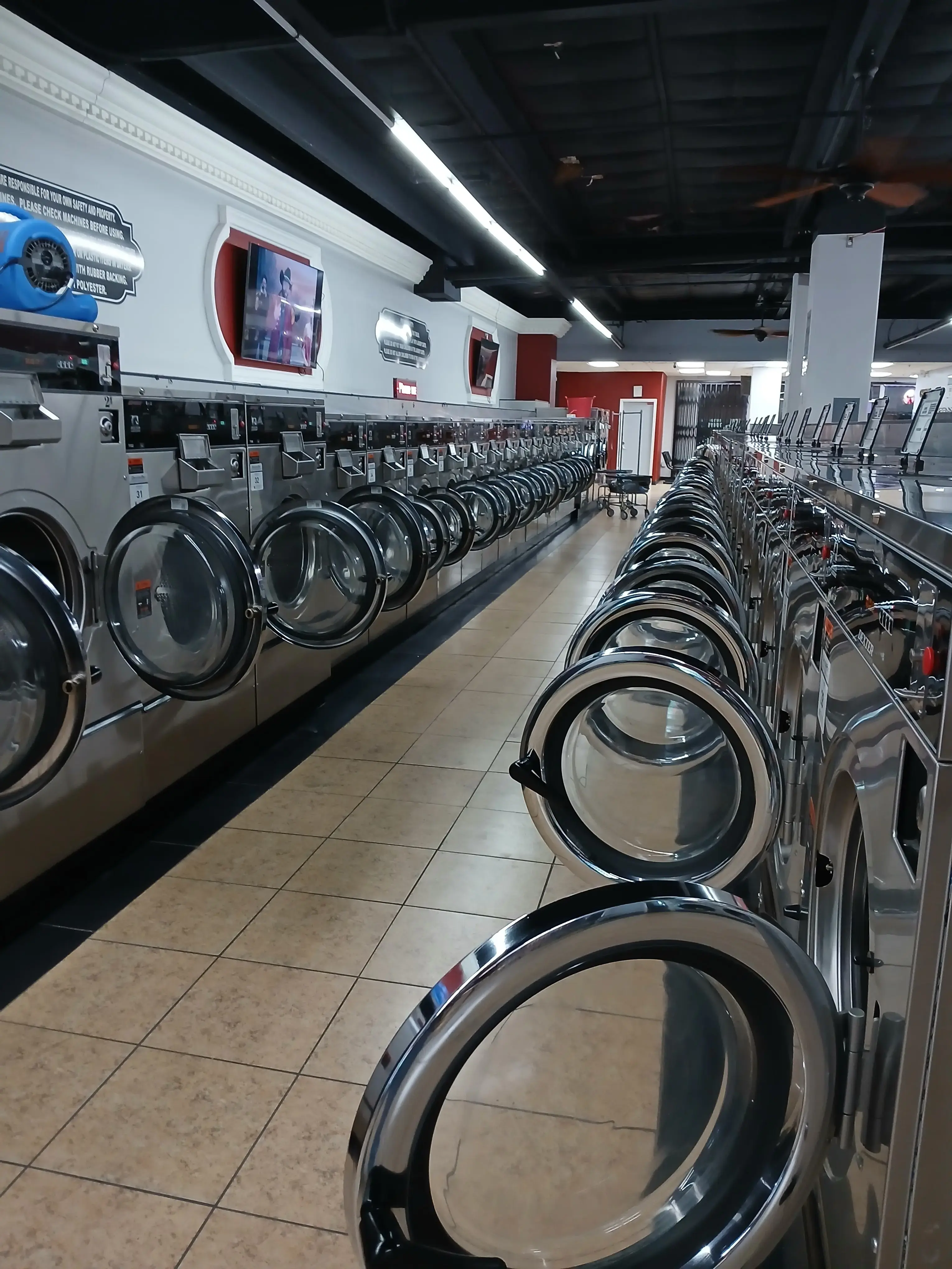 Lavanderia Coin Laundry location