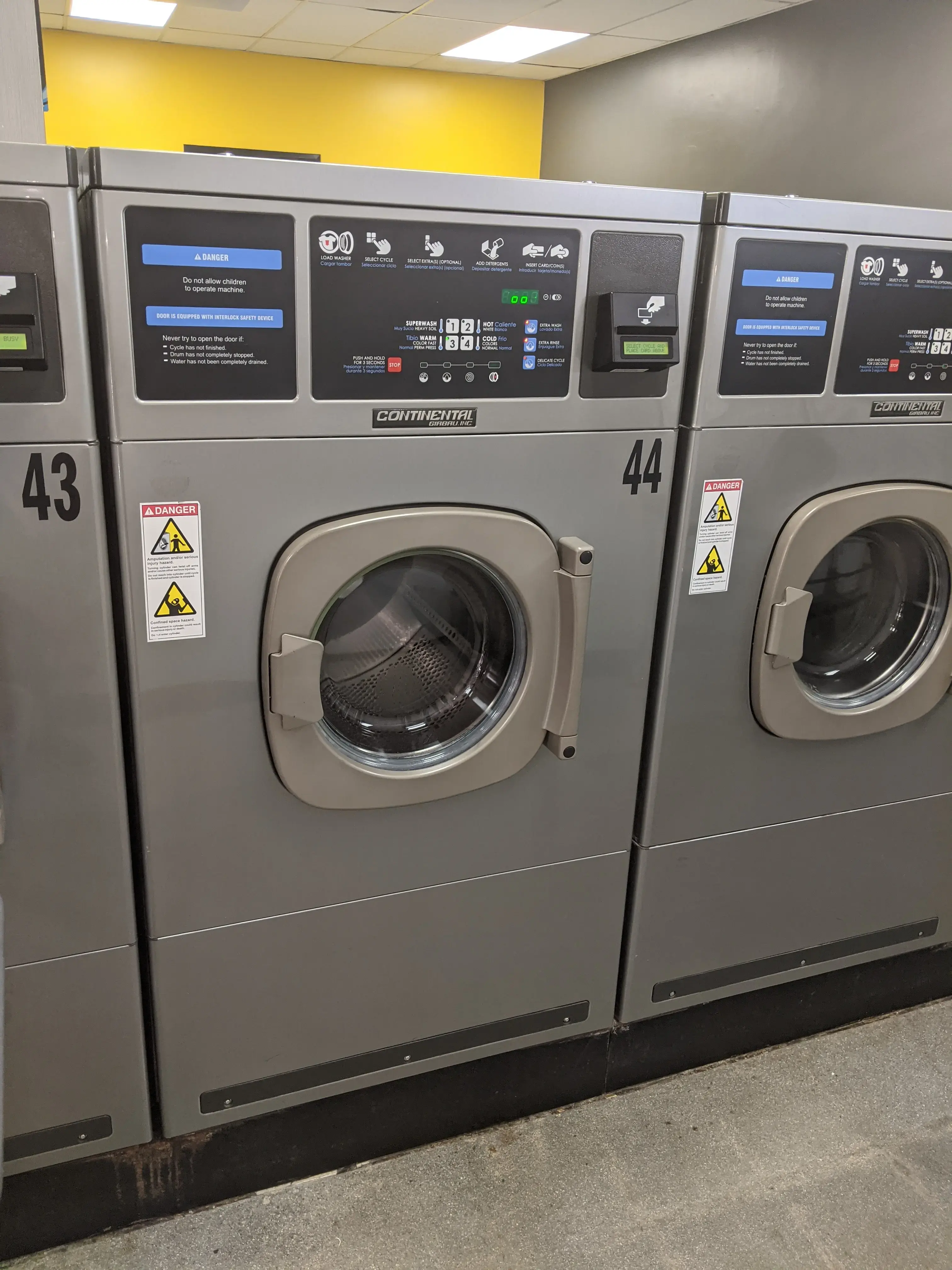 Lavanderia Laundromat - Image 15