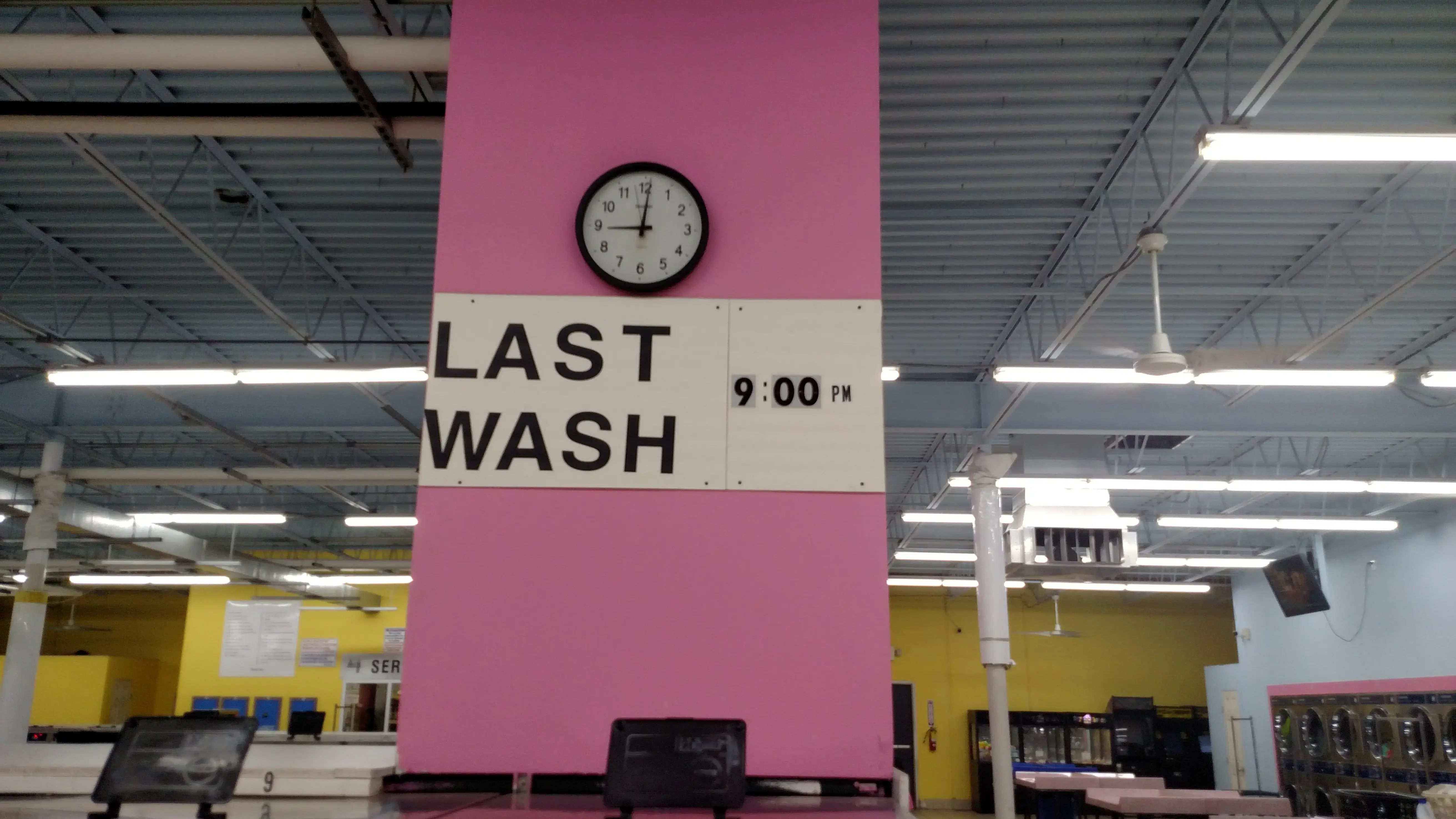 Lavanderia Select Coin Laundromat thumbnail 3
