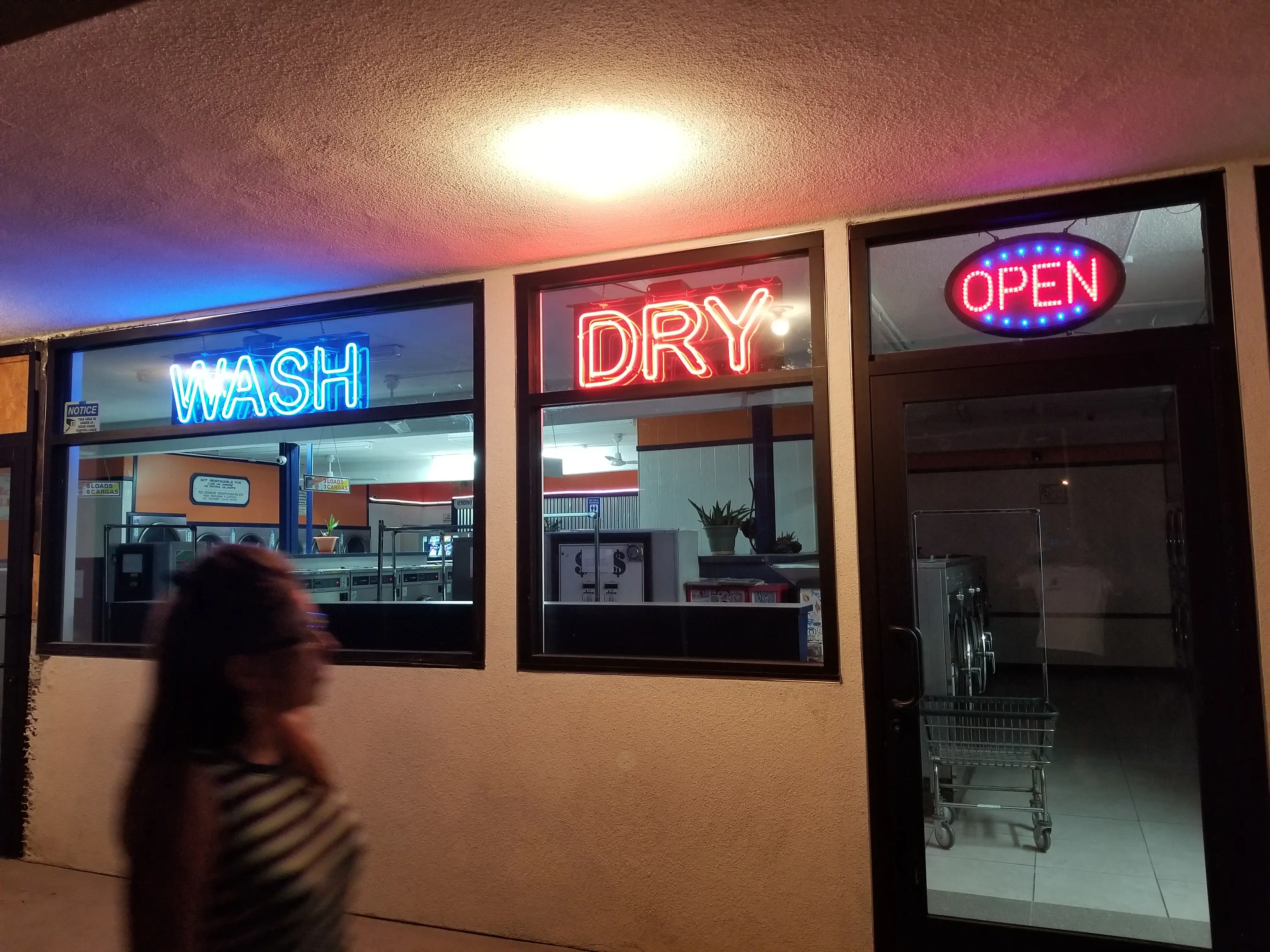 Lavenderia, Laundry, Lavamatica Cinco, Laundromat,Coin Laundry thumbnail 9