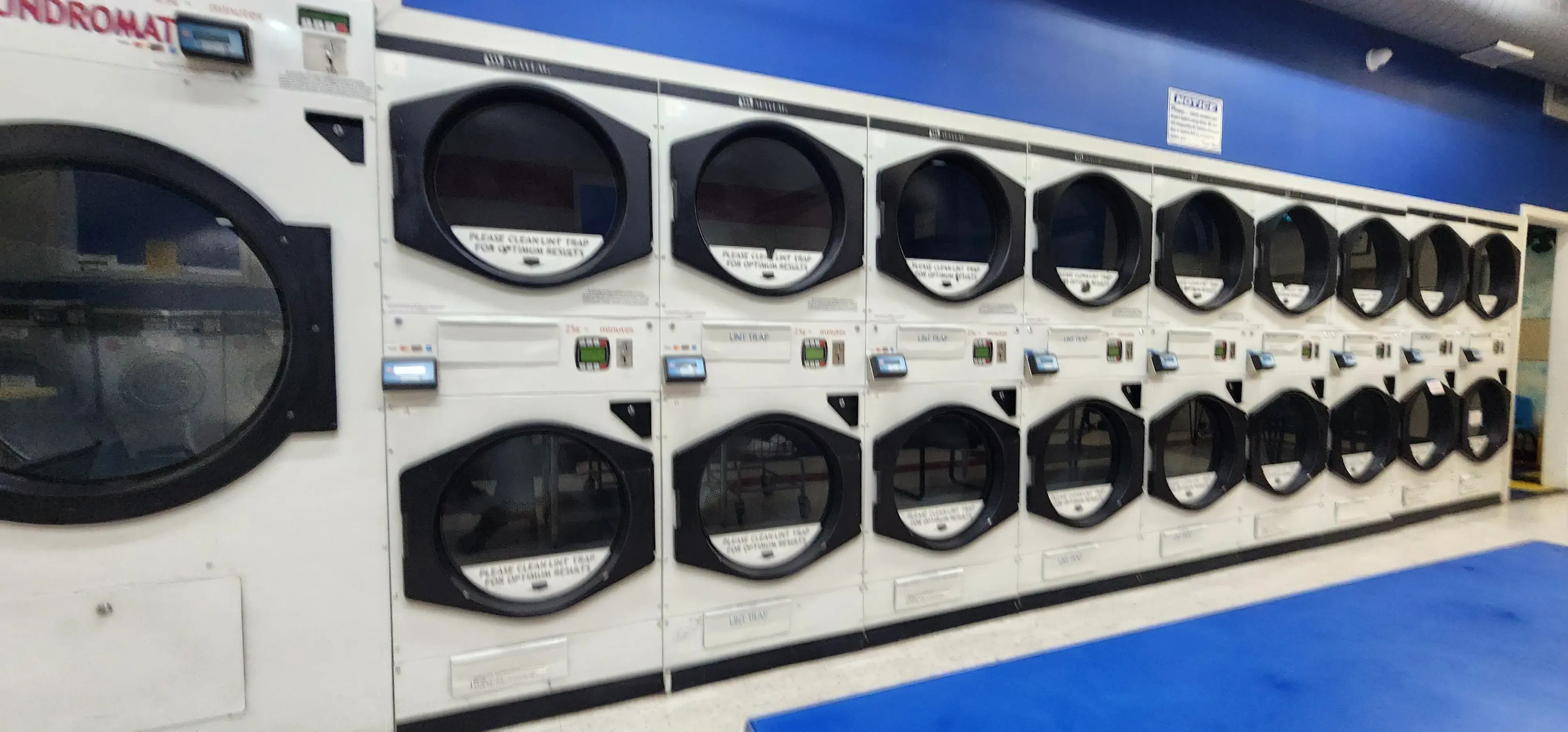 Lawrence Laundromat - Image 18