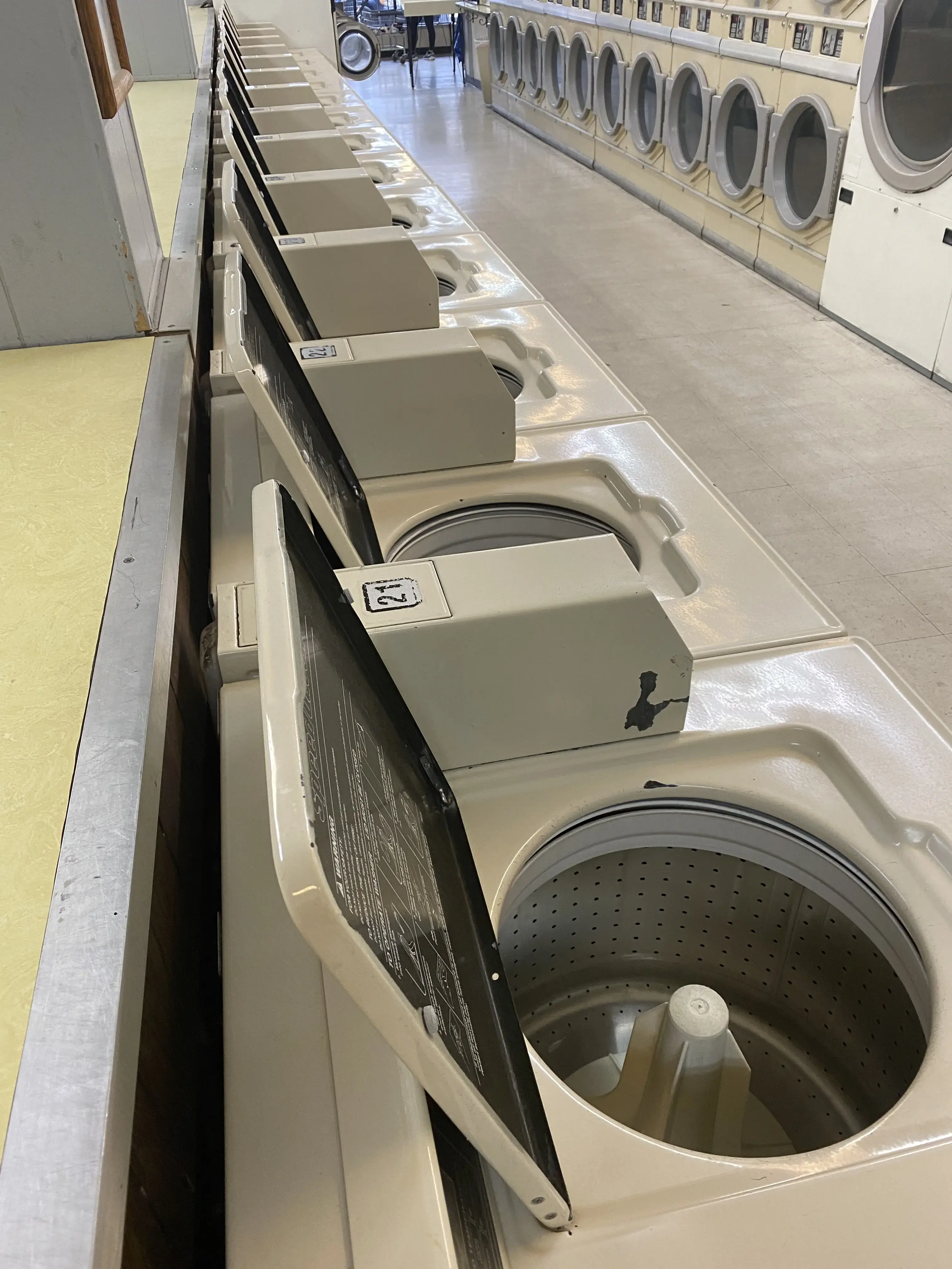 Leaf Laundry West Sacramento - Image 16