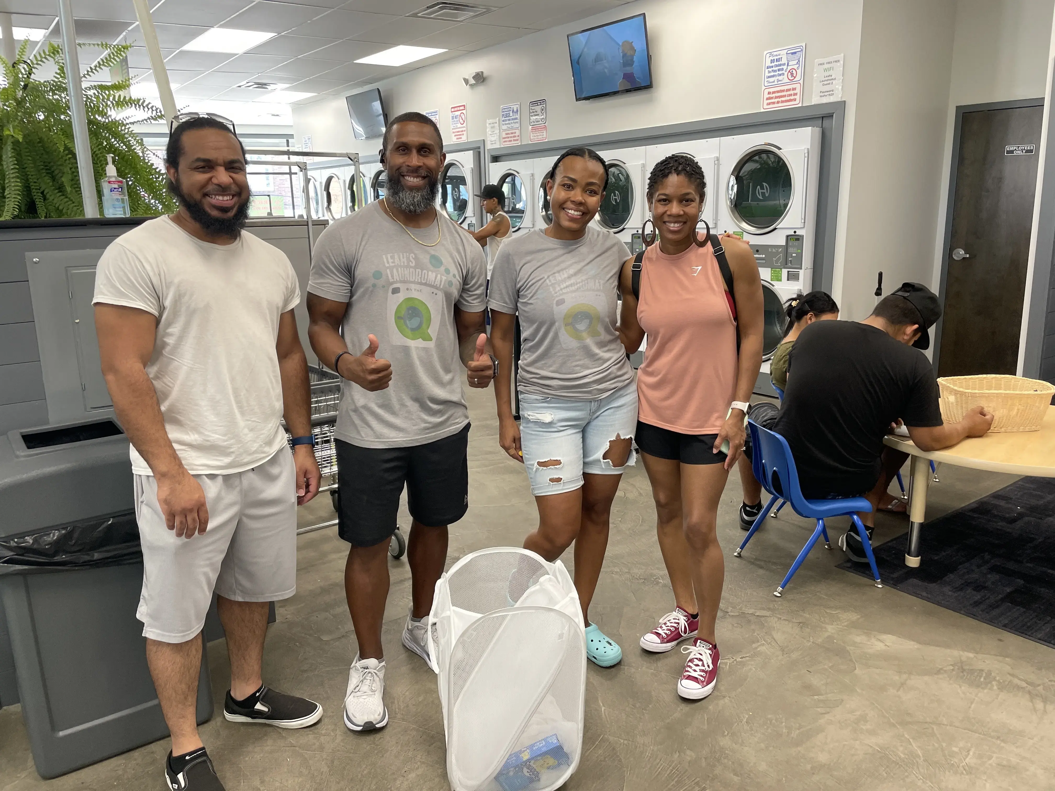 Leah's Laundromat on the Q thumbnail 19